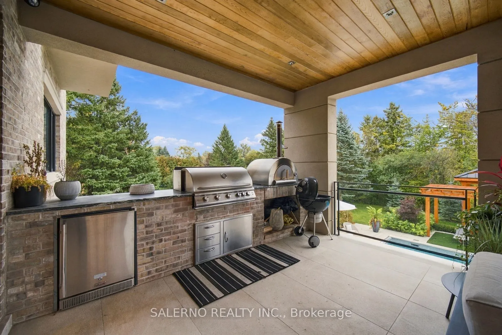 6 Curtis Crescent