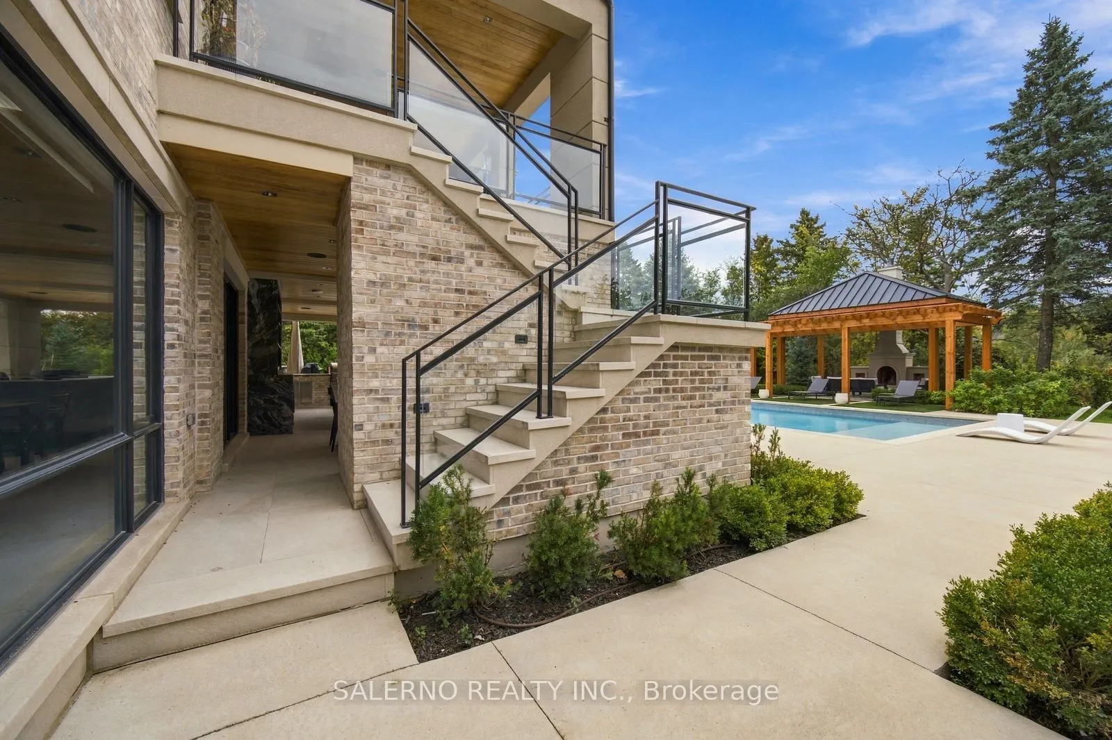 6 Curtis Crescent