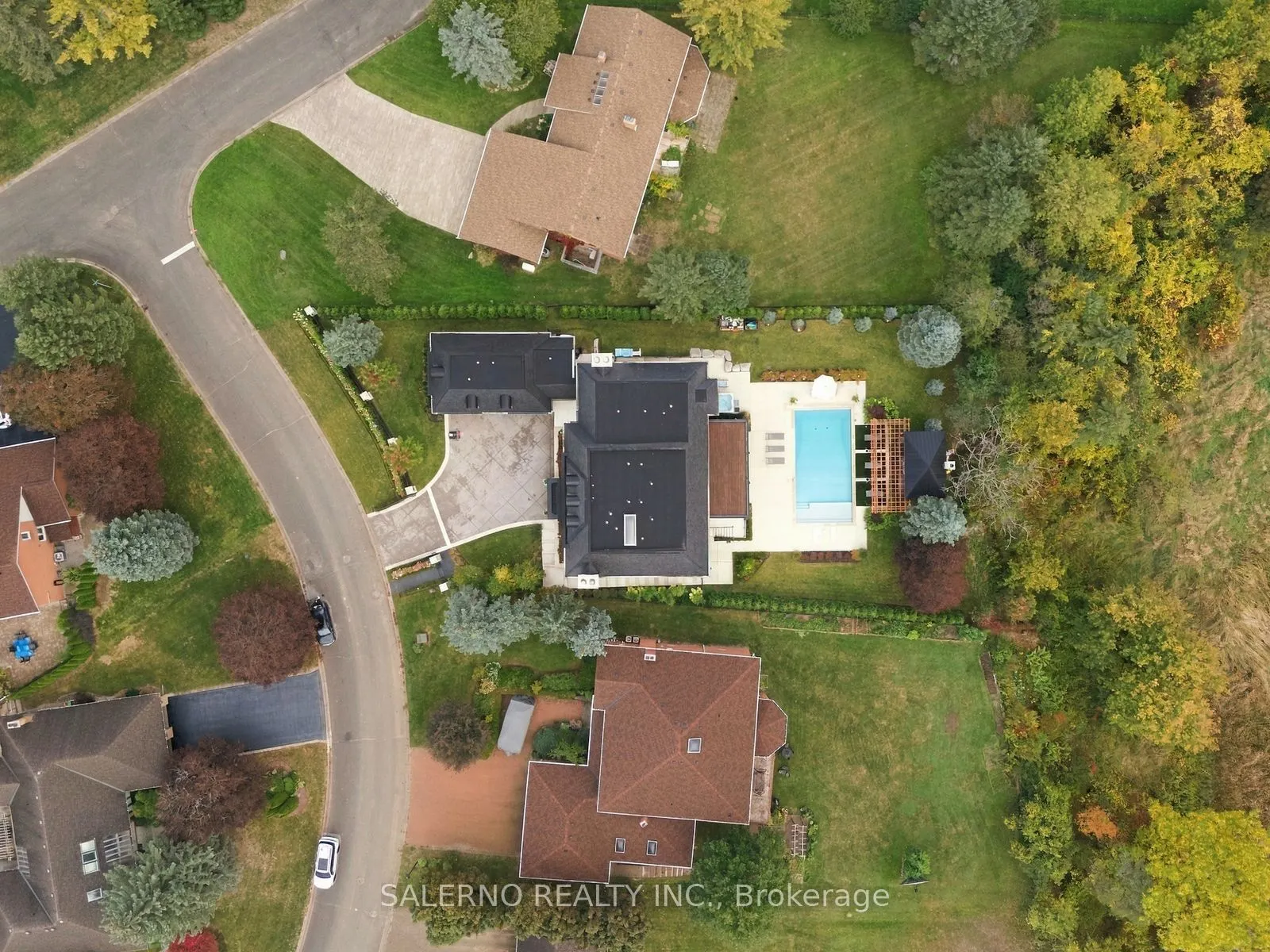 6 Curtis Crescent
