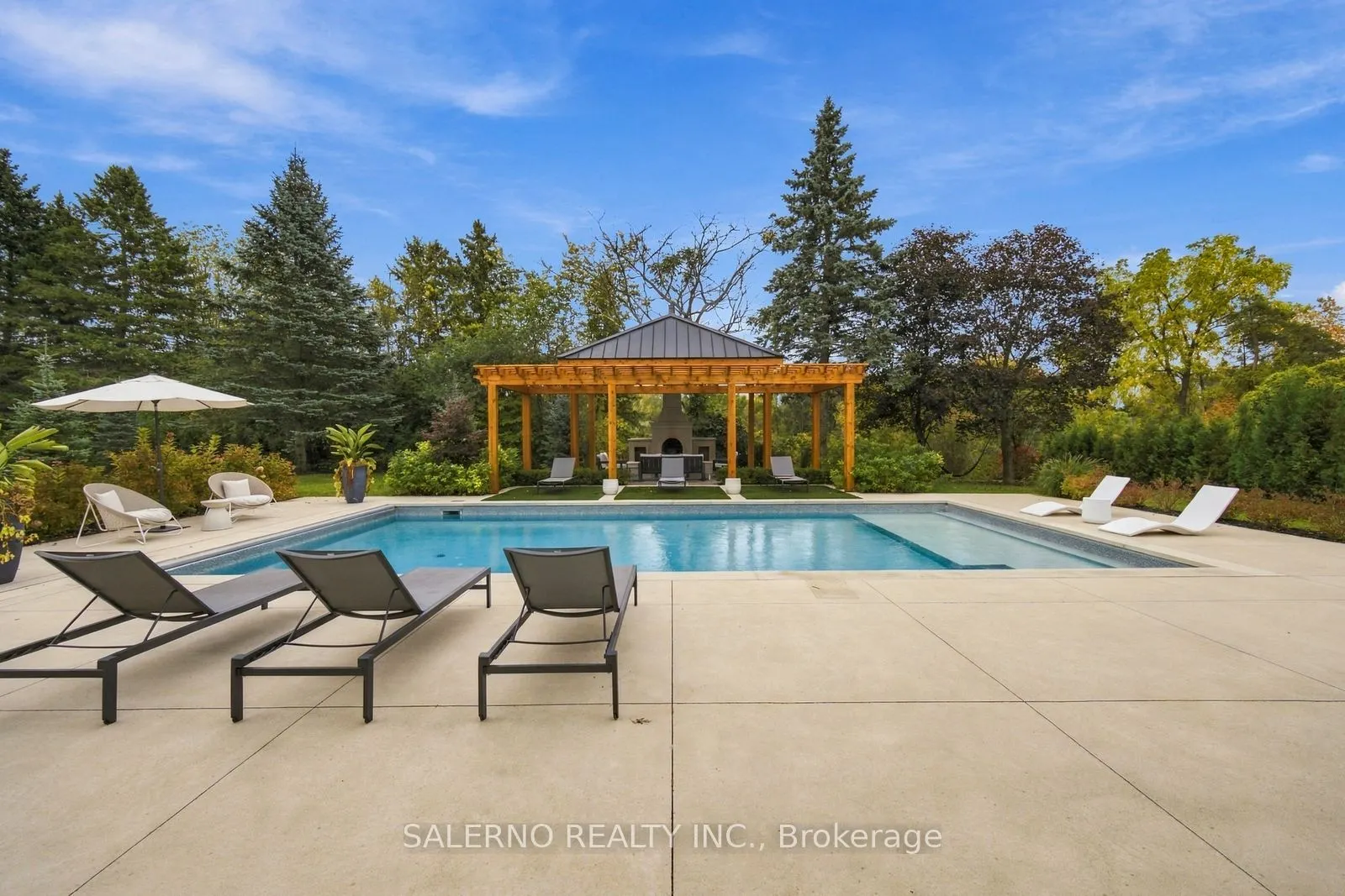 6 Curtis Crescent