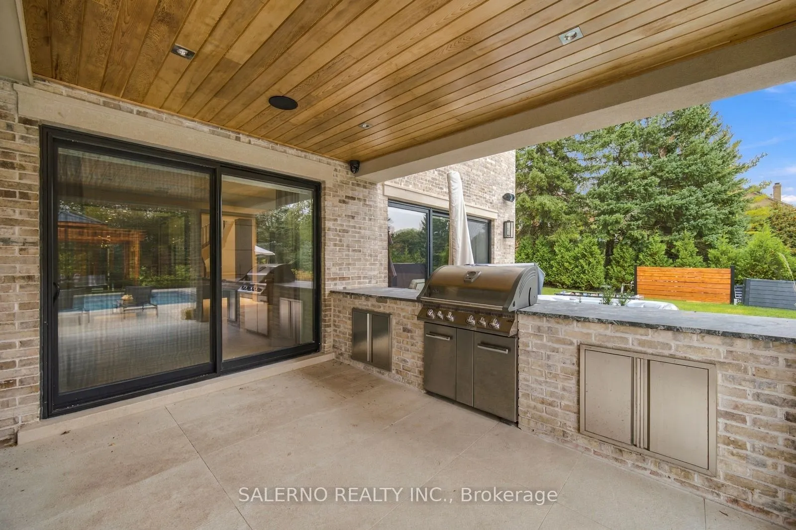 6 Curtis Crescent