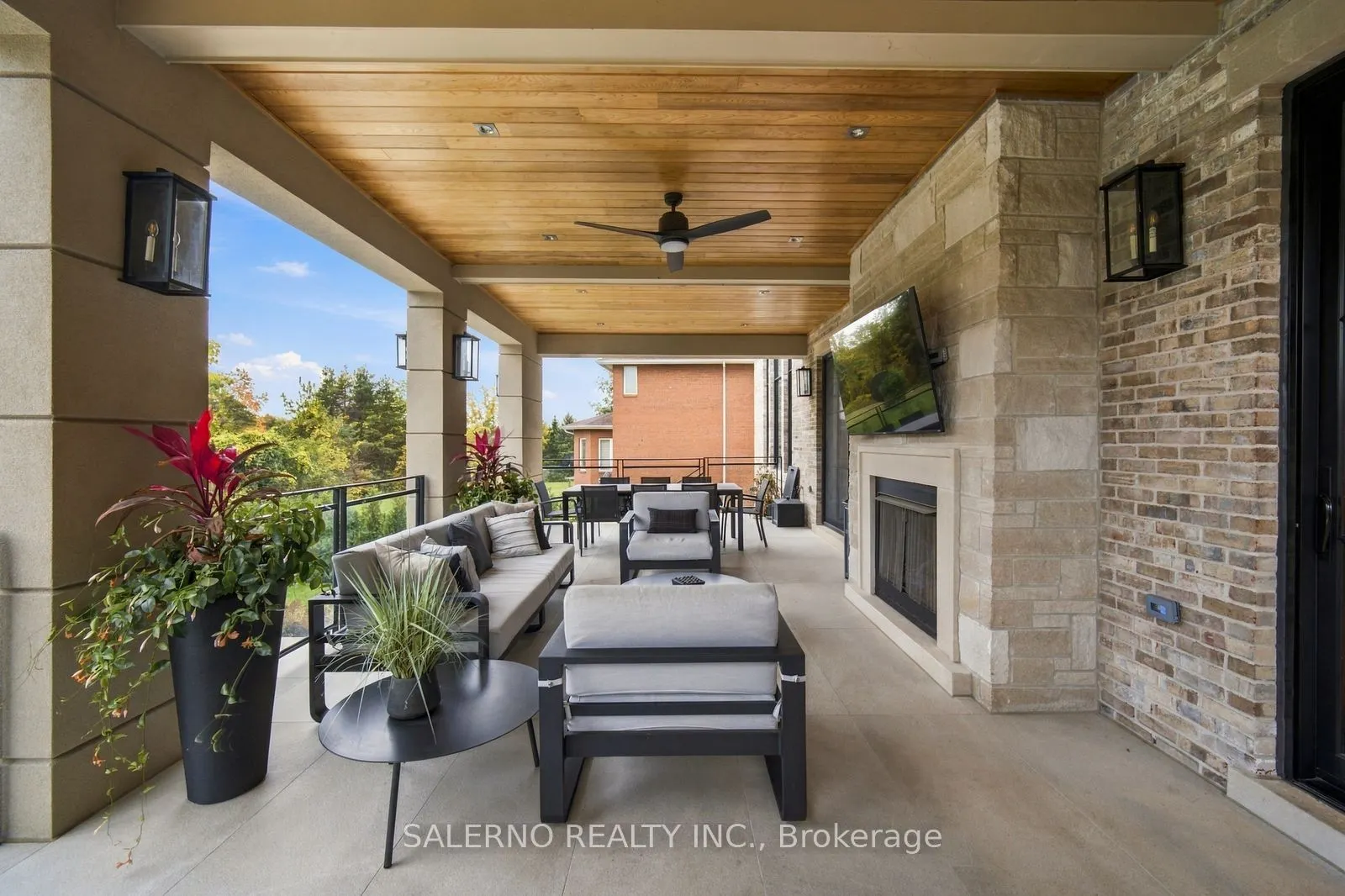 6 Curtis Crescent