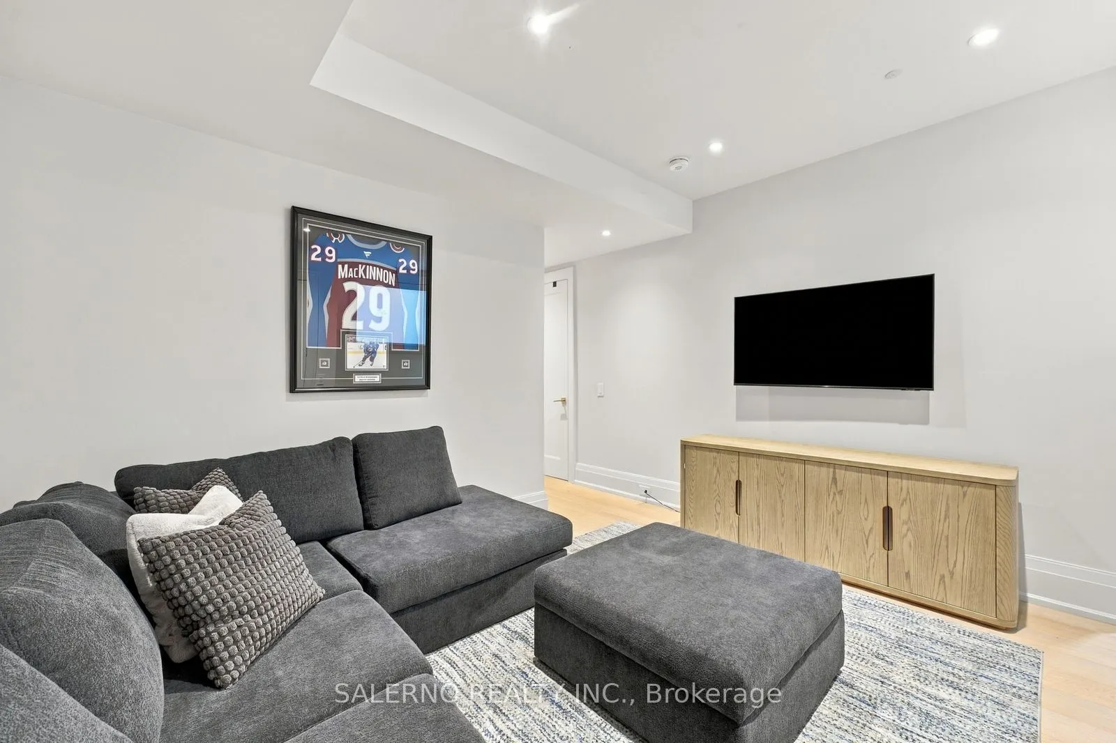 6 Curtis Crescent