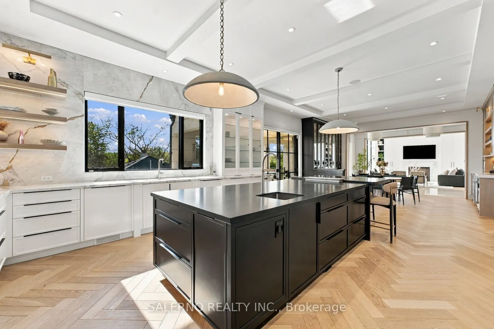 6 Curtis Crescent