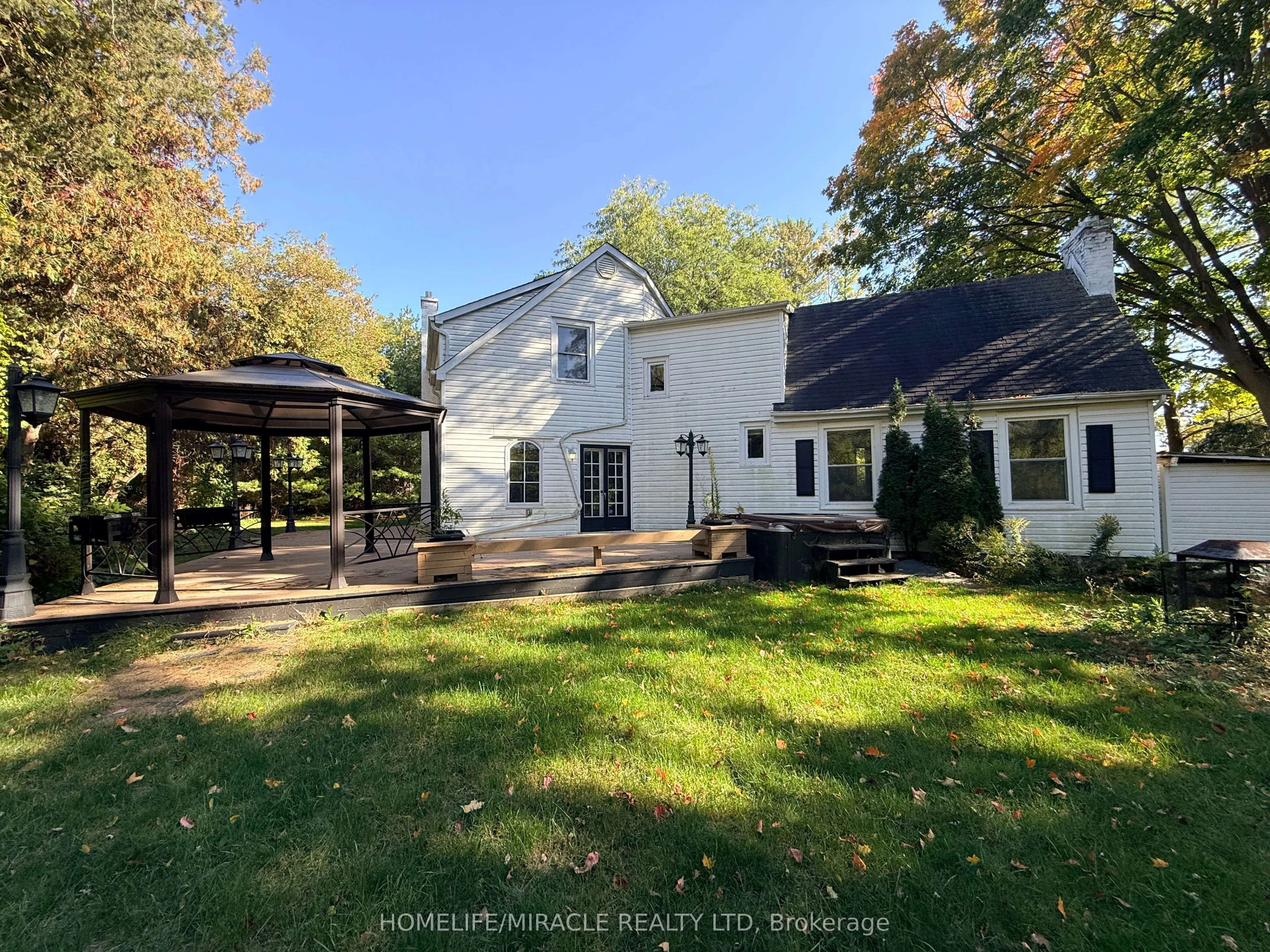 10 Yorkton Boulevard