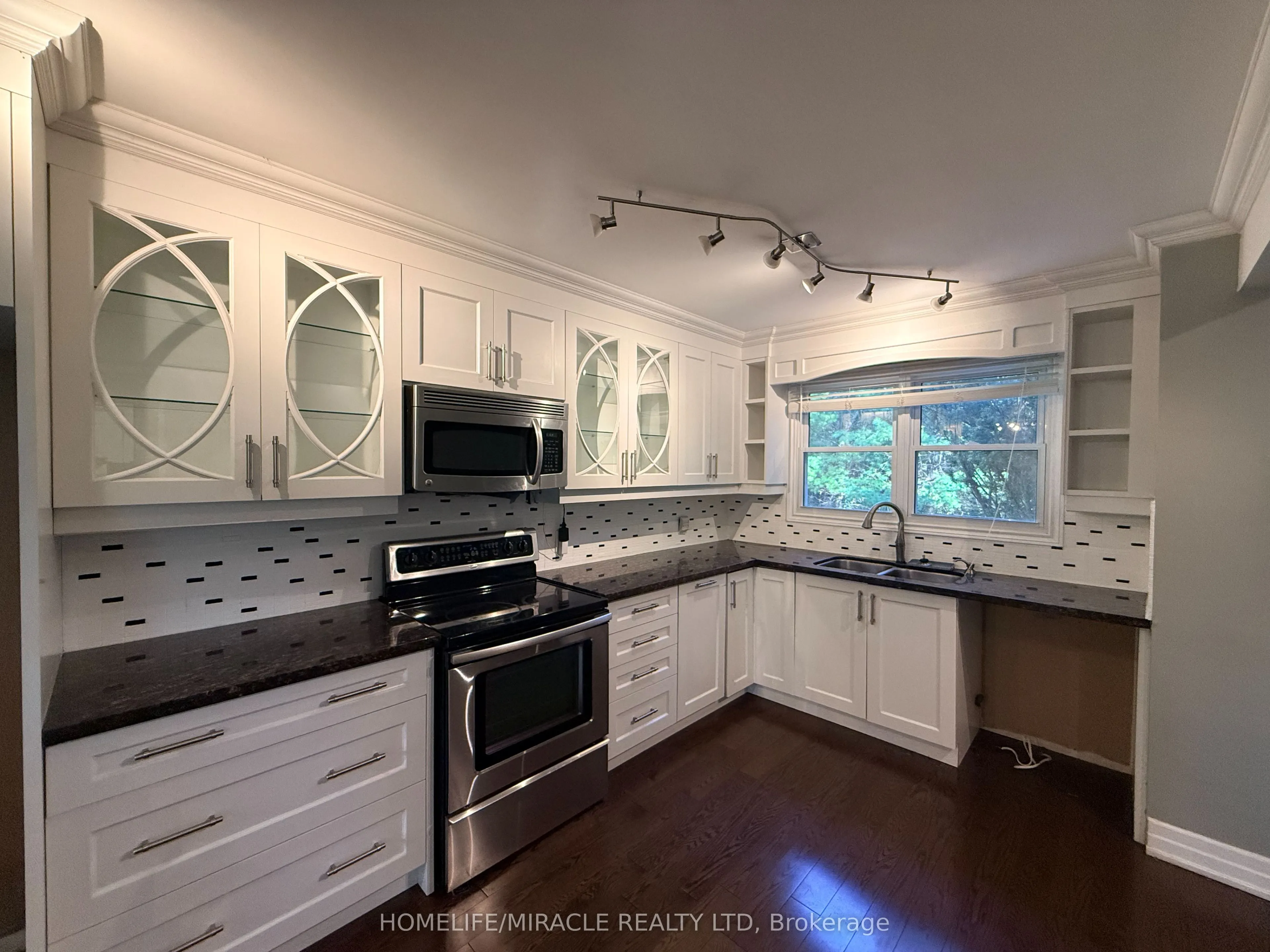 10 Yorkton Boulevard