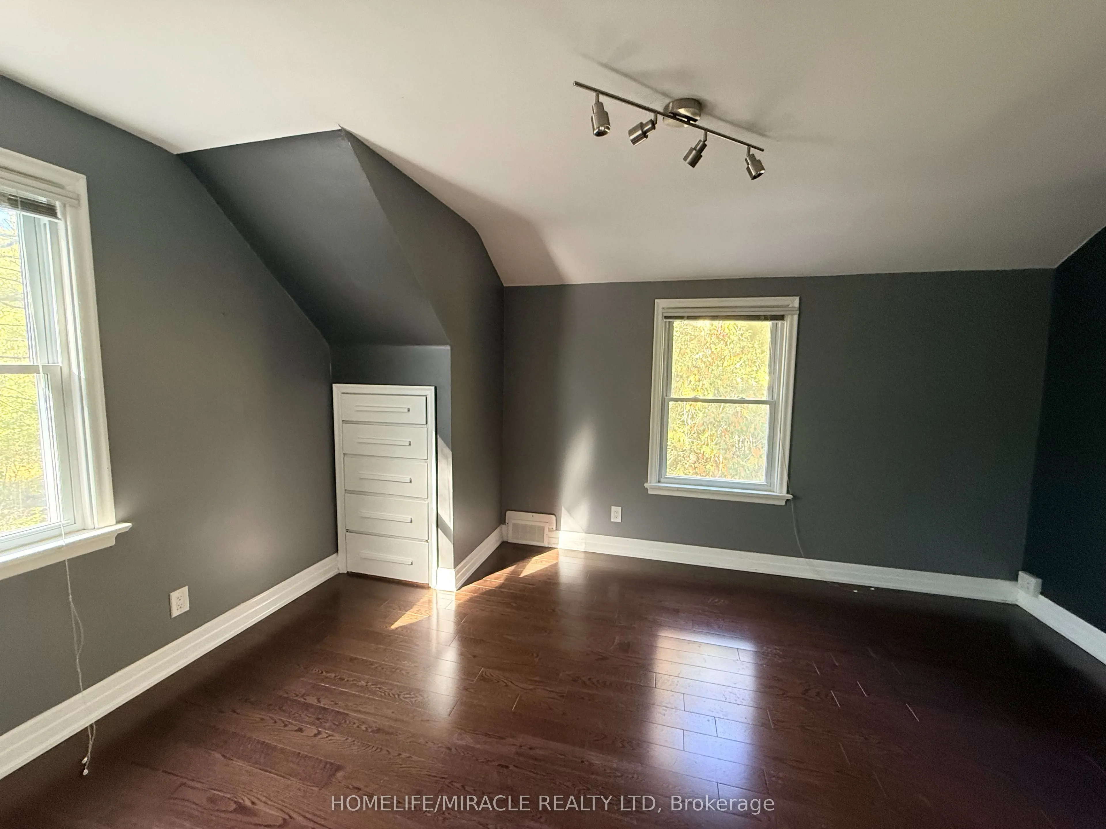 10 Yorkton Boulevard