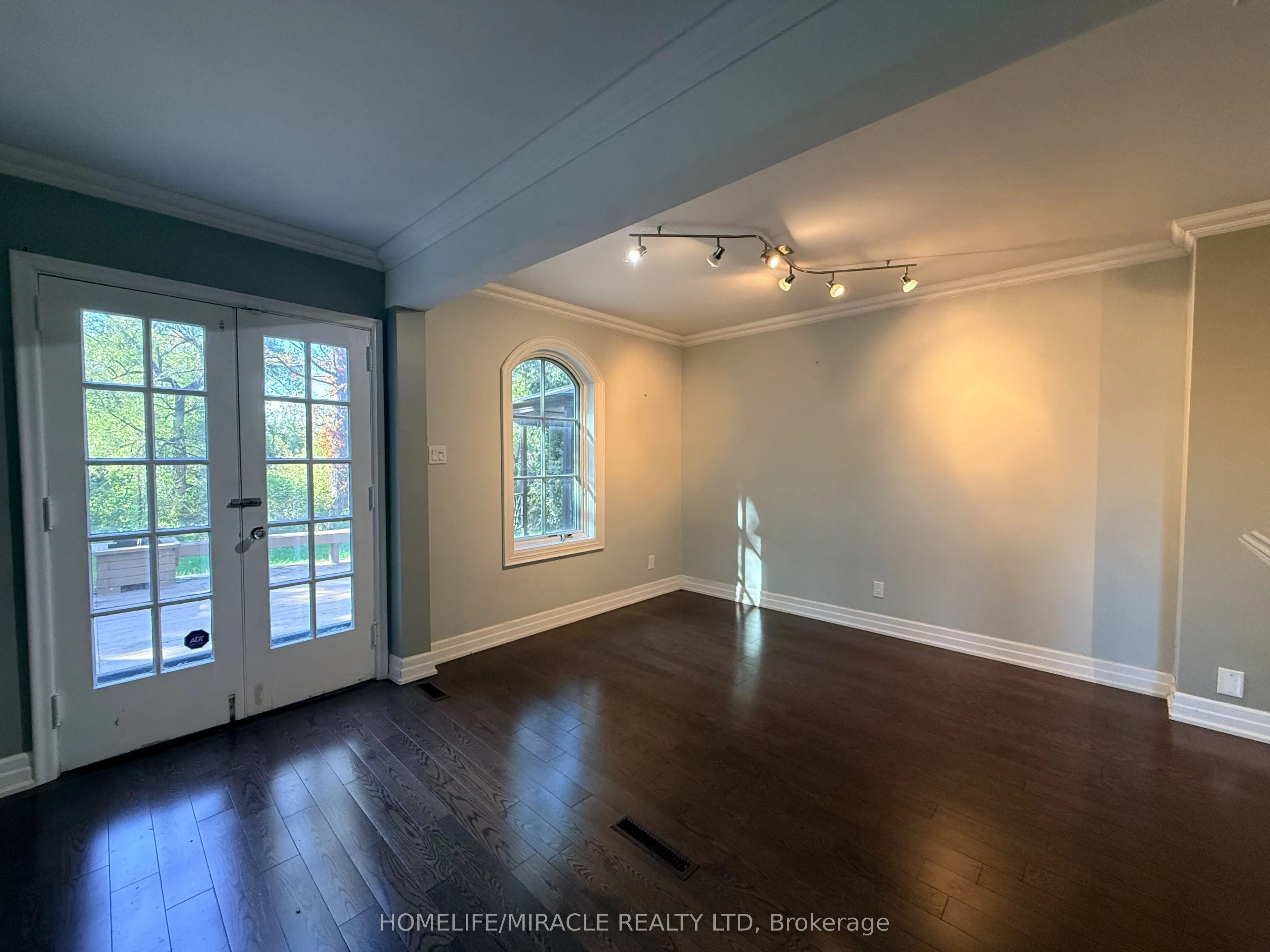 10 Yorkton Boulevard