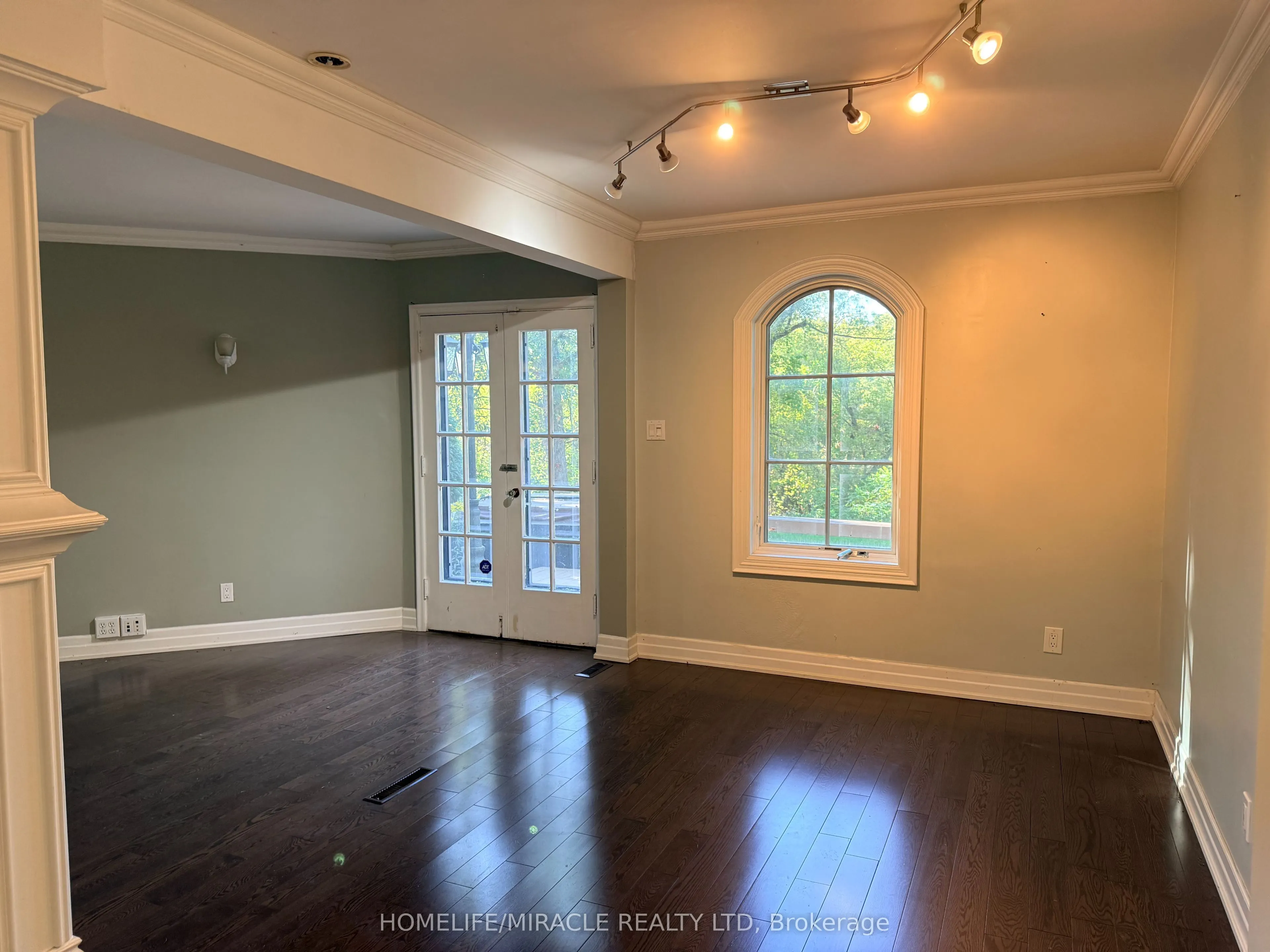 10 Yorkton Boulevard