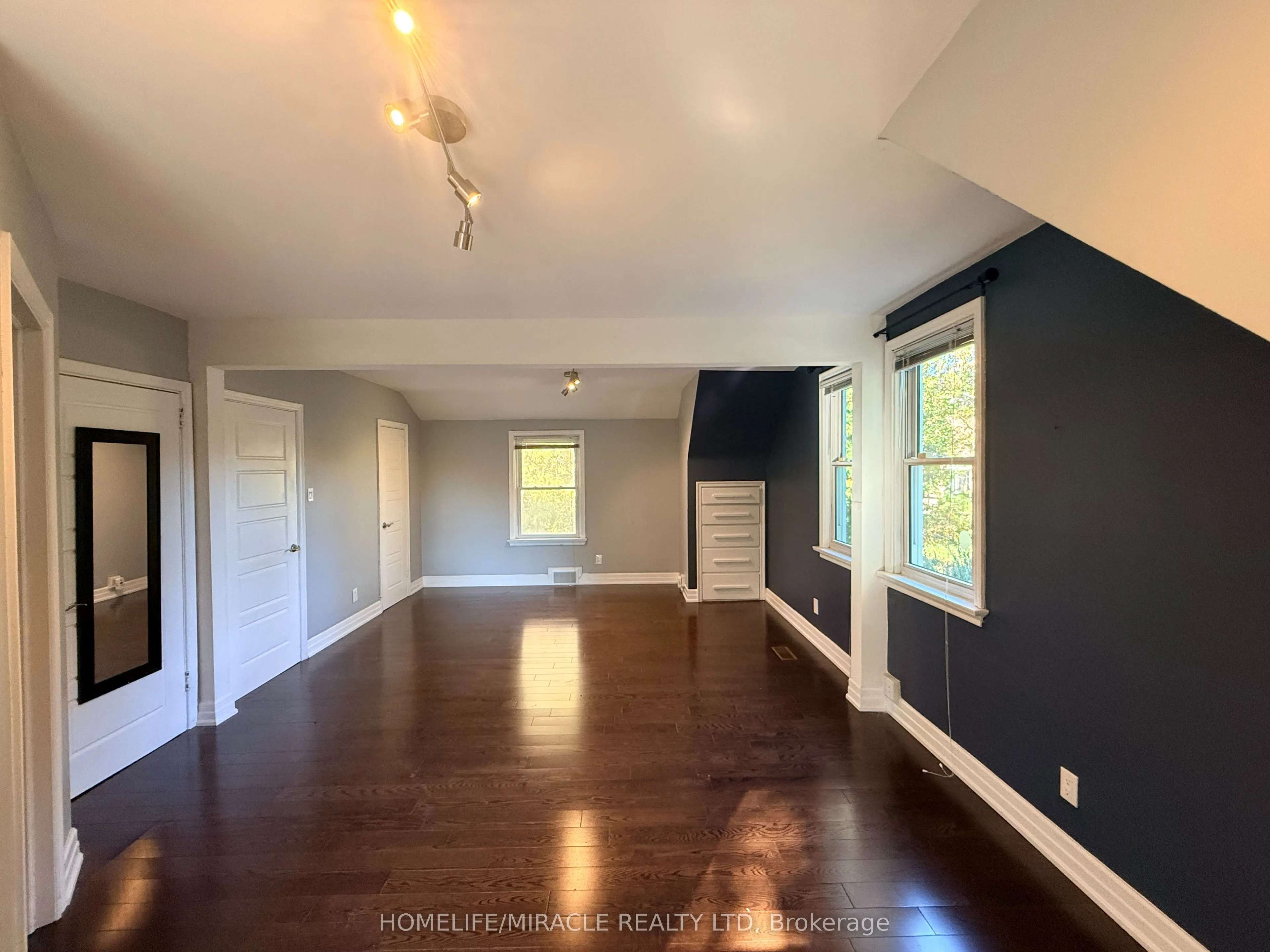 10 Yorkton Boulevard
