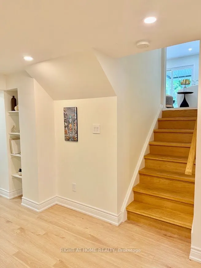 315 Roywood Crescent