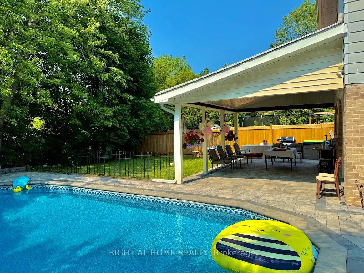 315 Roywood Crescent