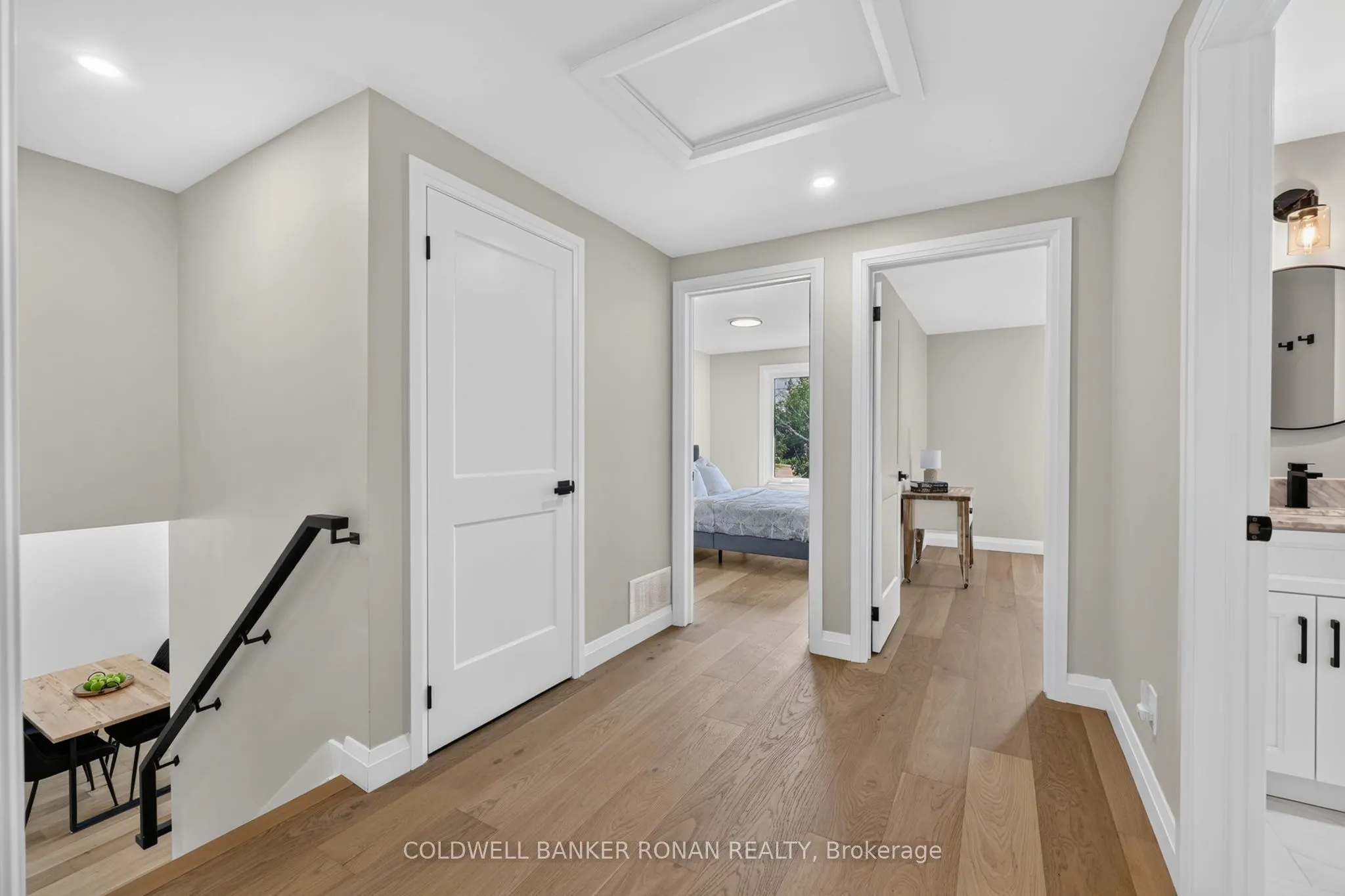 124 King Street S