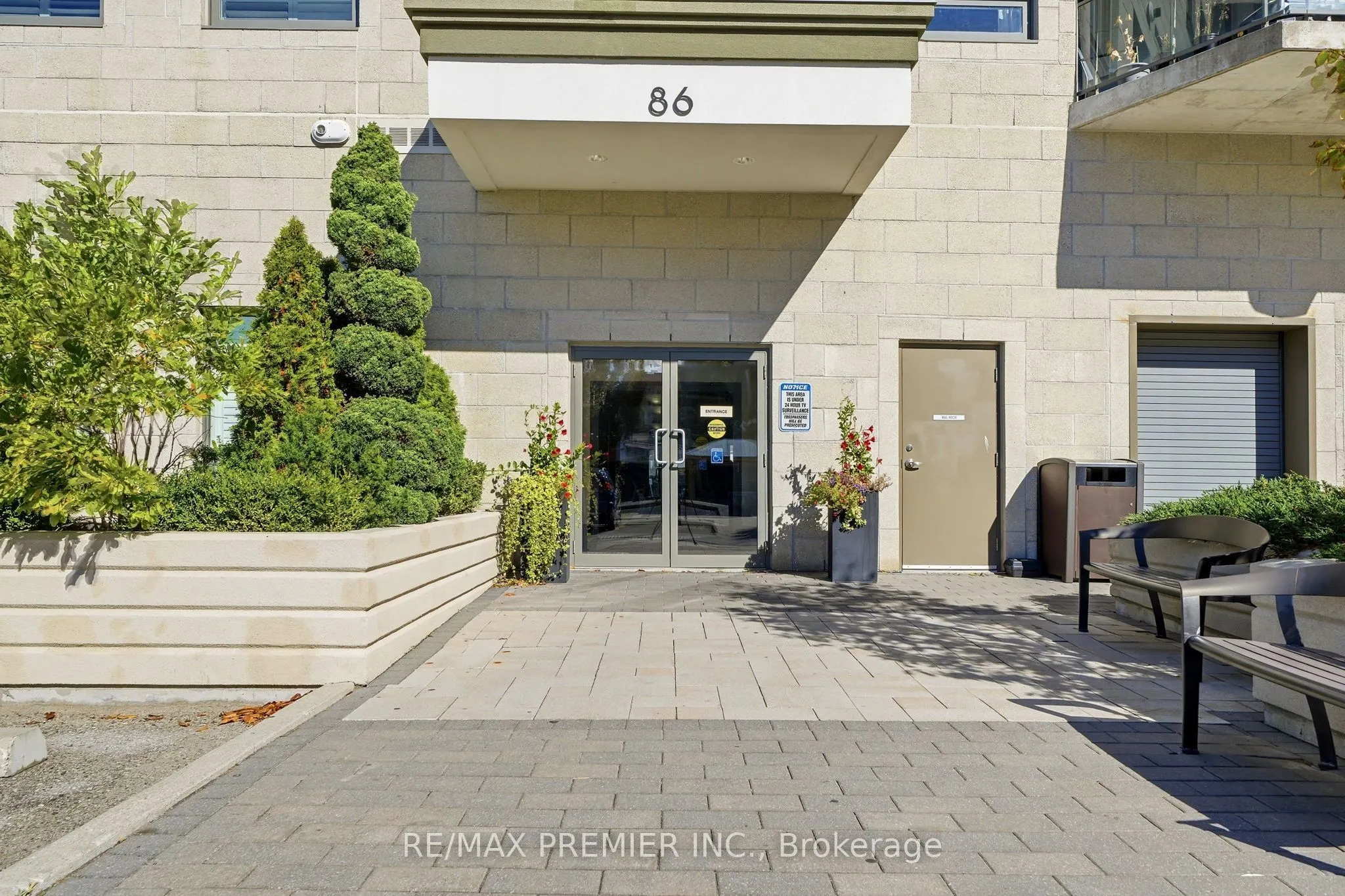 86 Woodbridge Avenue #303