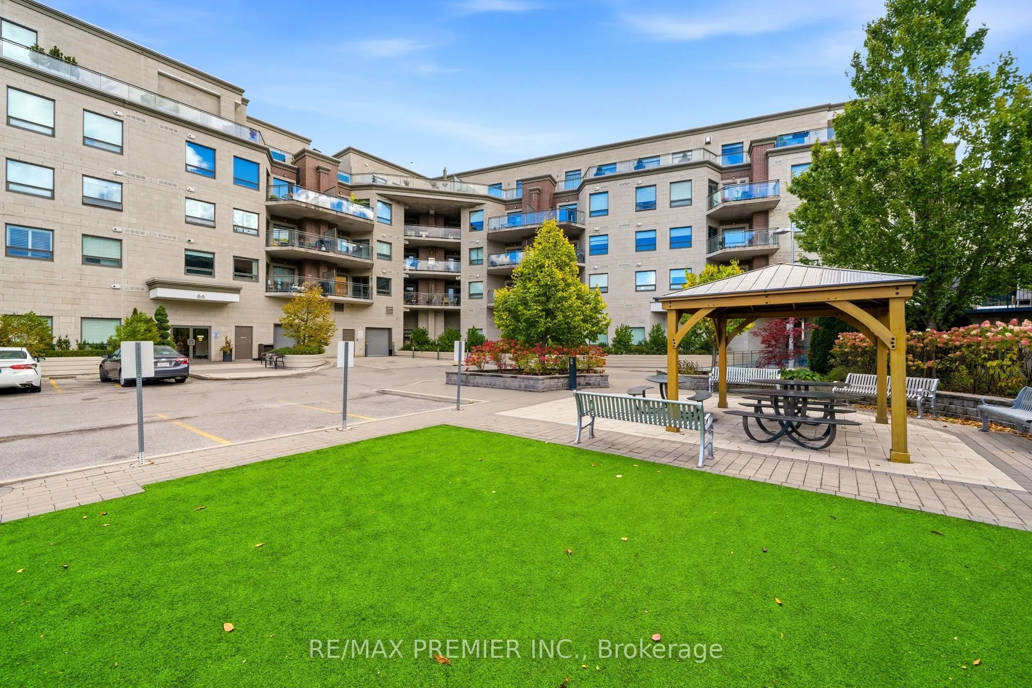 86 Woodbridge Avenue #303