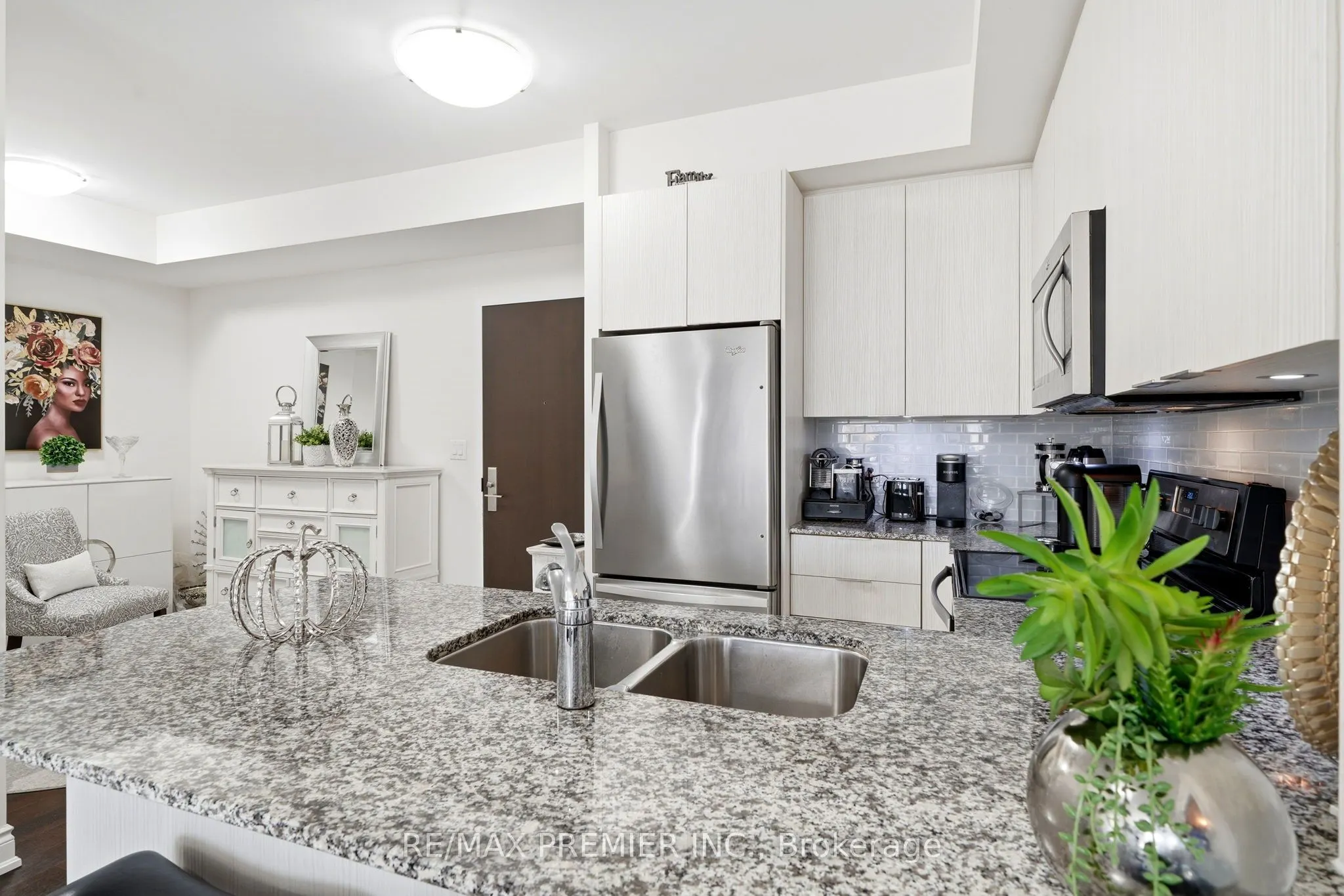 86 Woodbridge Avenue #303