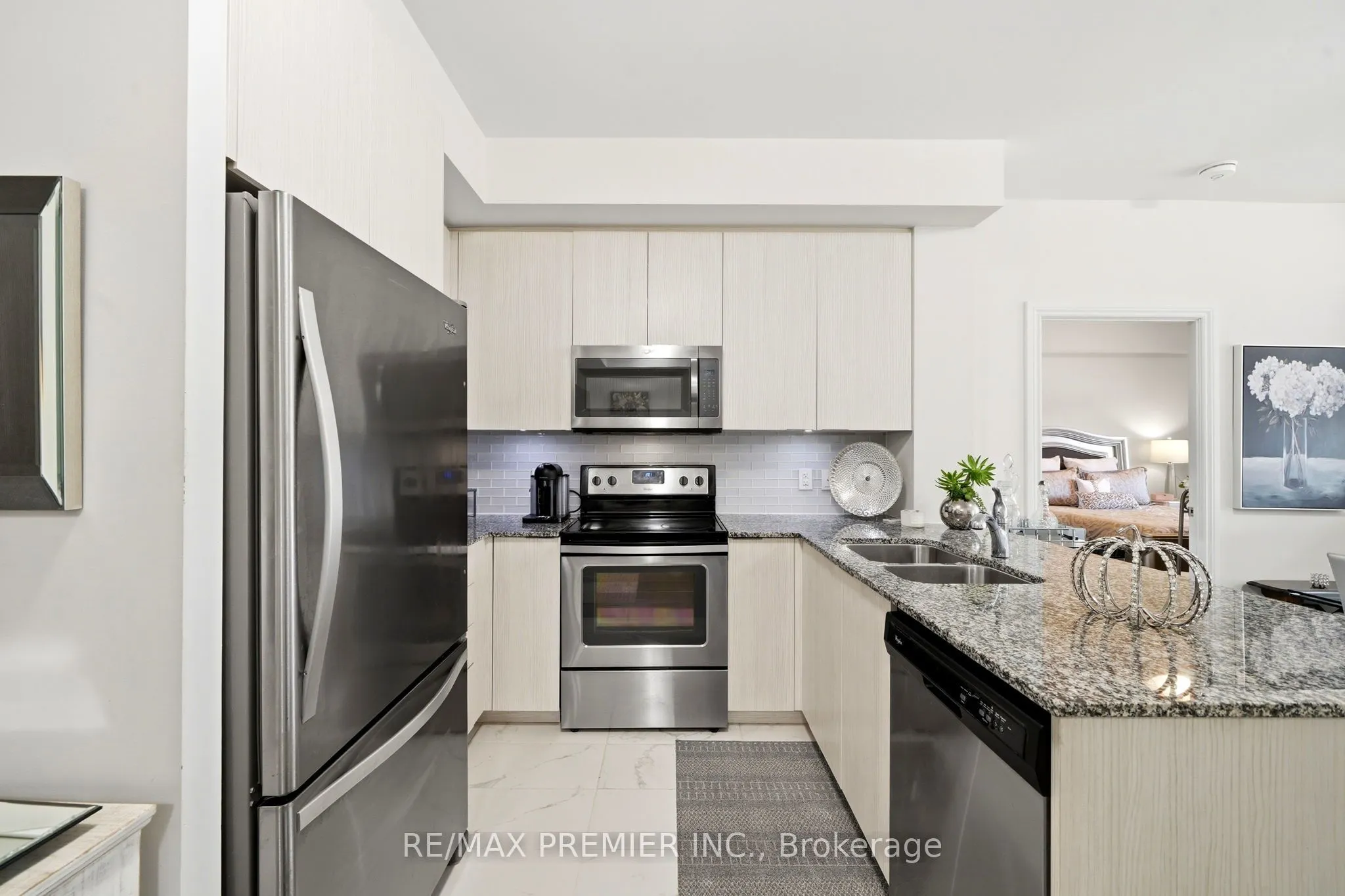 86 Woodbridge Avenue #303