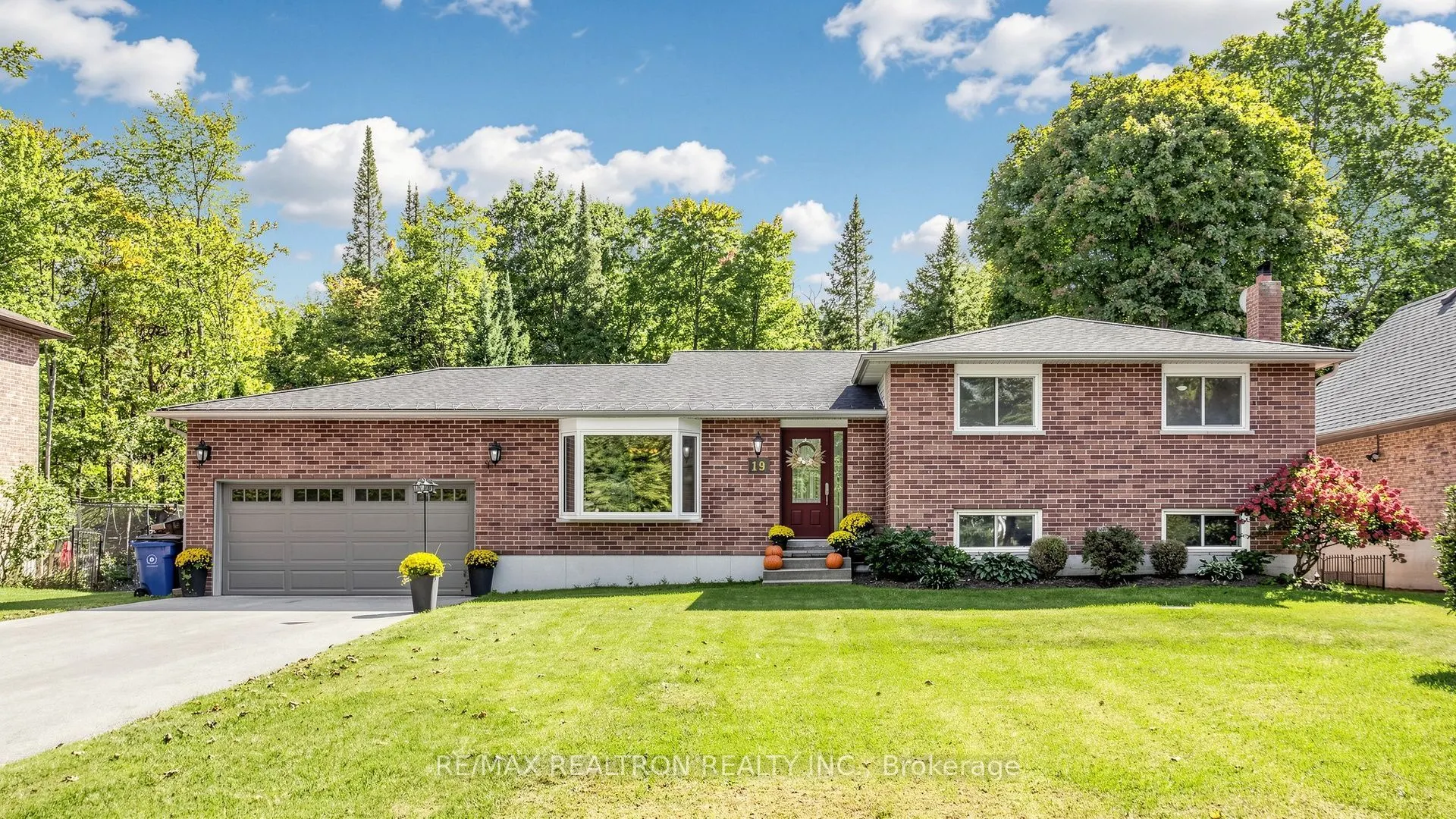 19 Amberglen Court