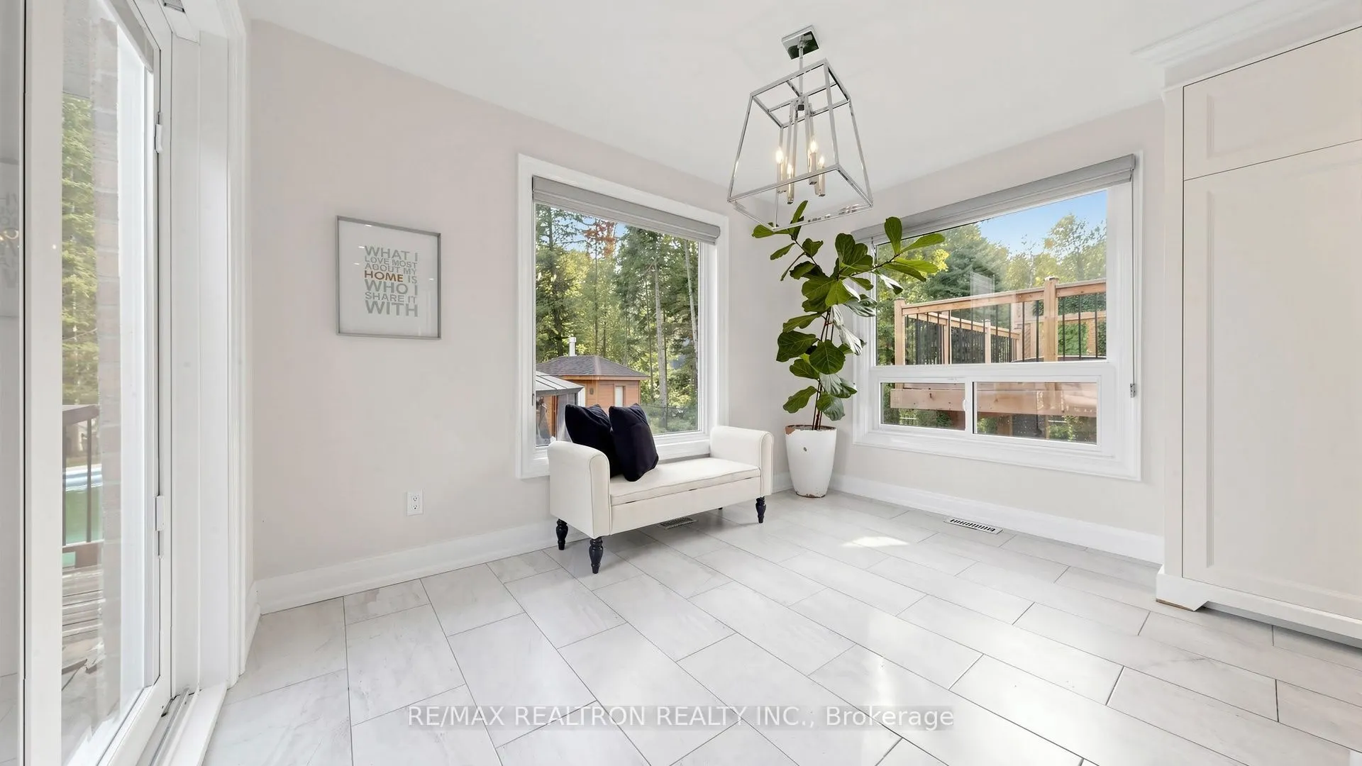 19 Amberglen Court