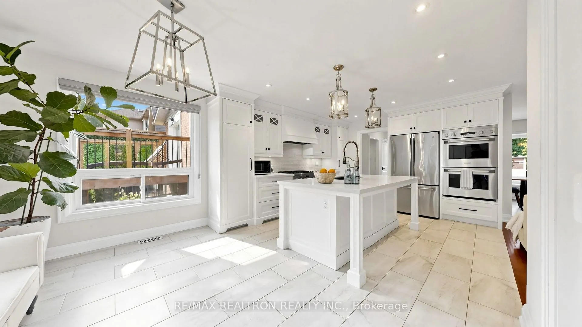19 Amberglen Court