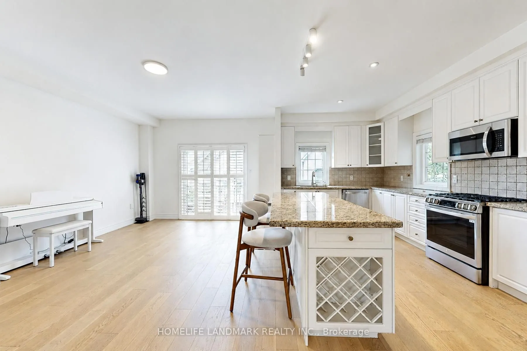 8900 Bathurst Street #27