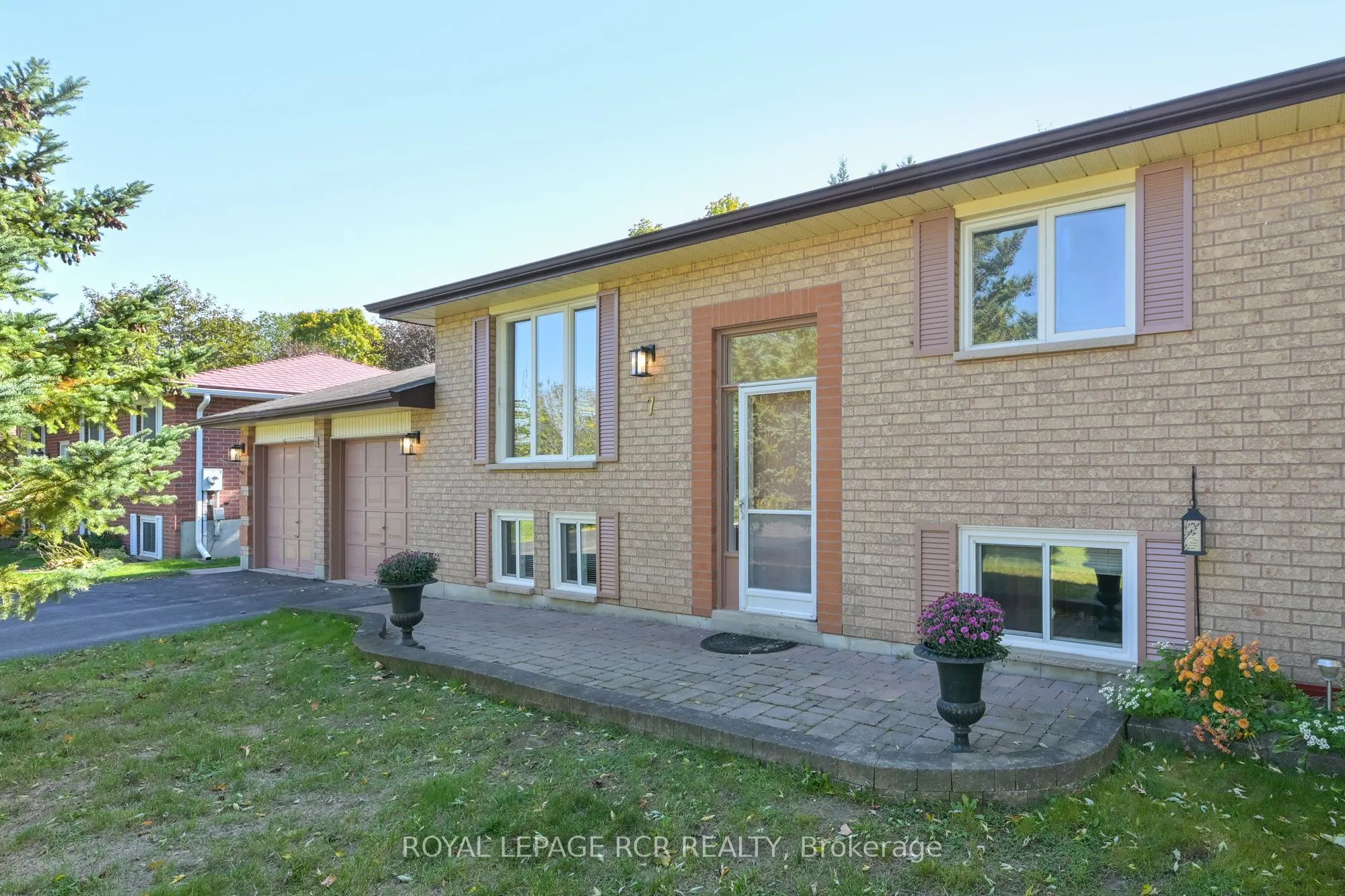 7 Moore Avenue