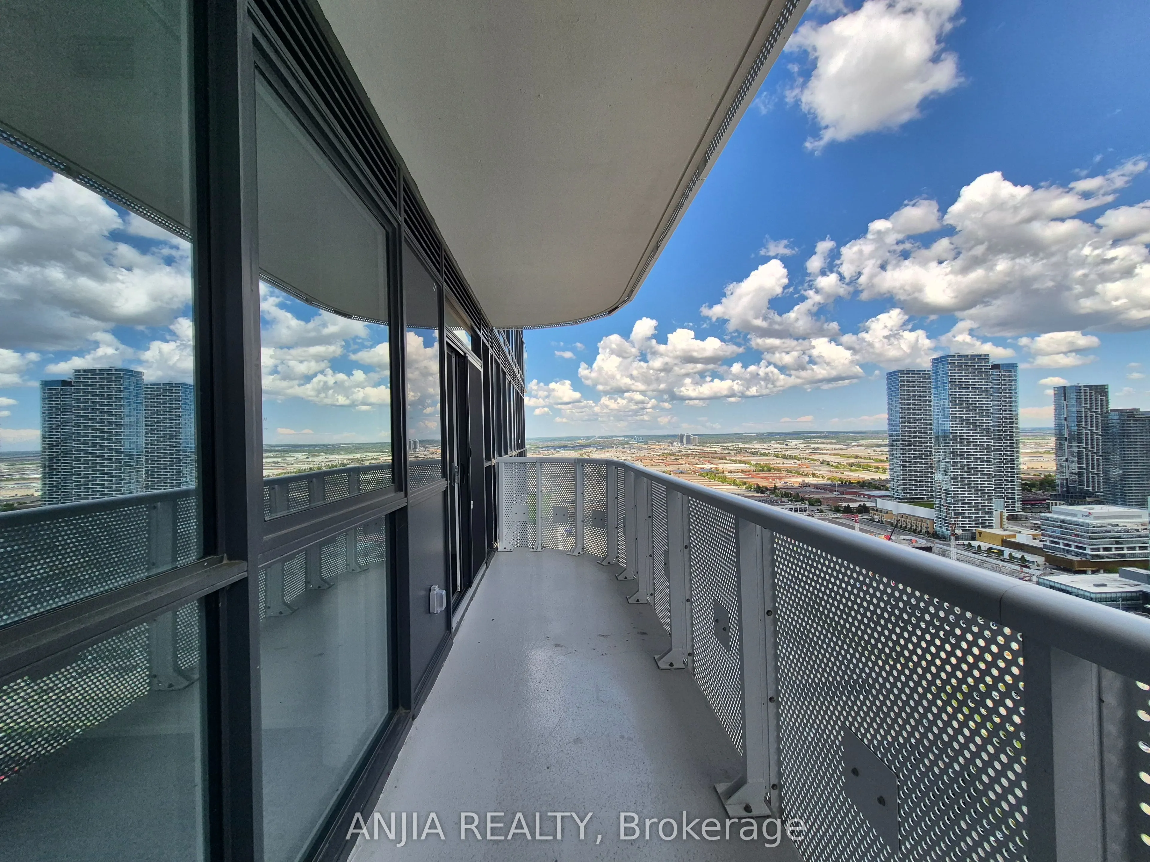225 COMMERCE Street #4015