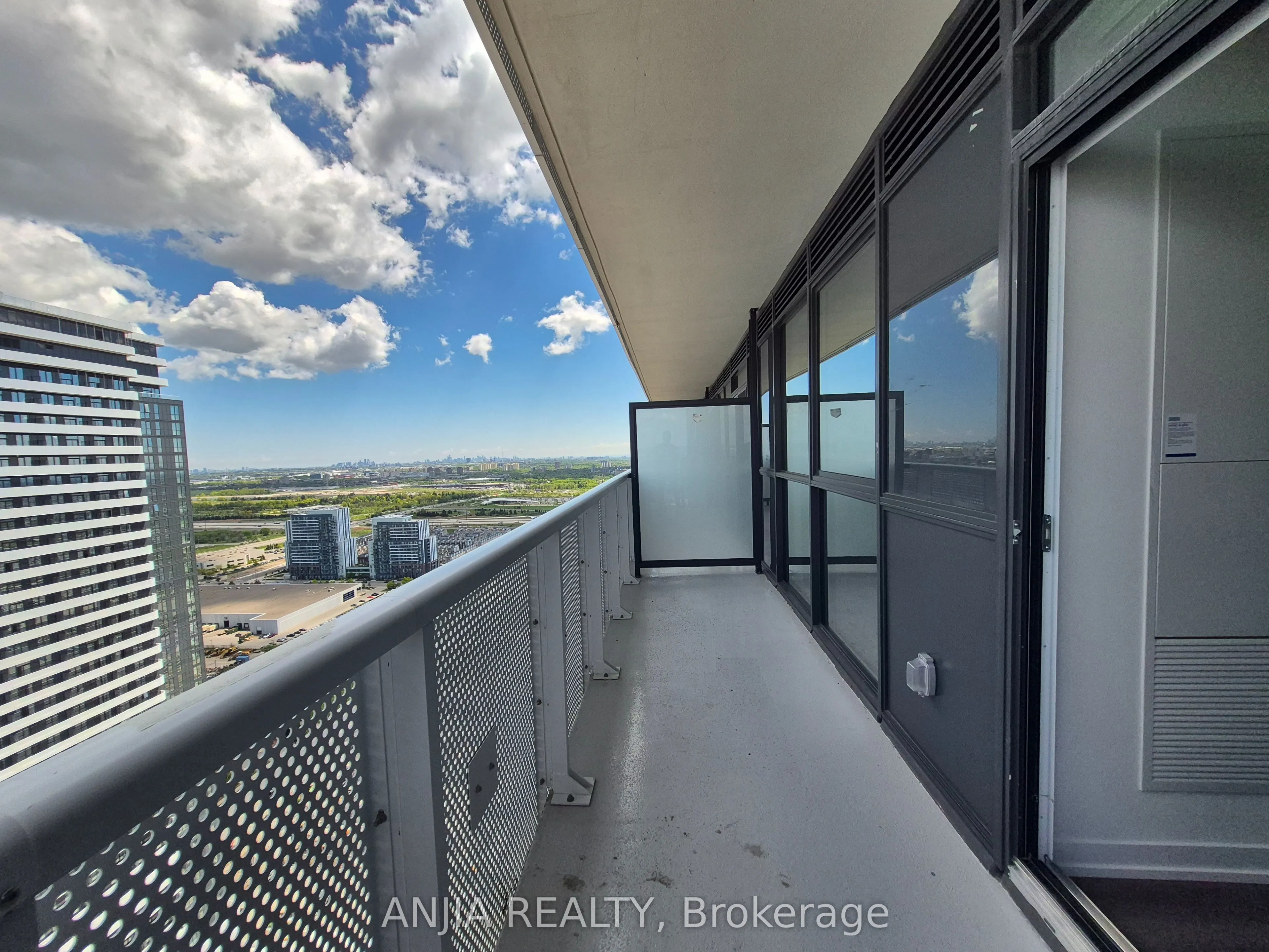 225 COMMERCE Street #4015