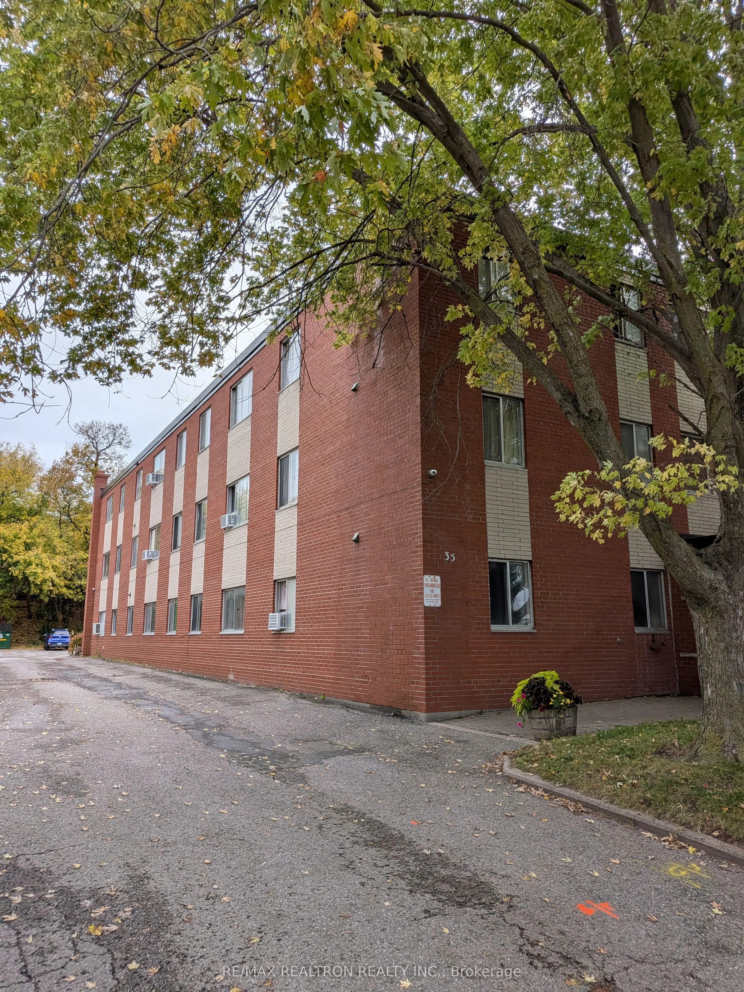 35 Huron Heights Drive #15