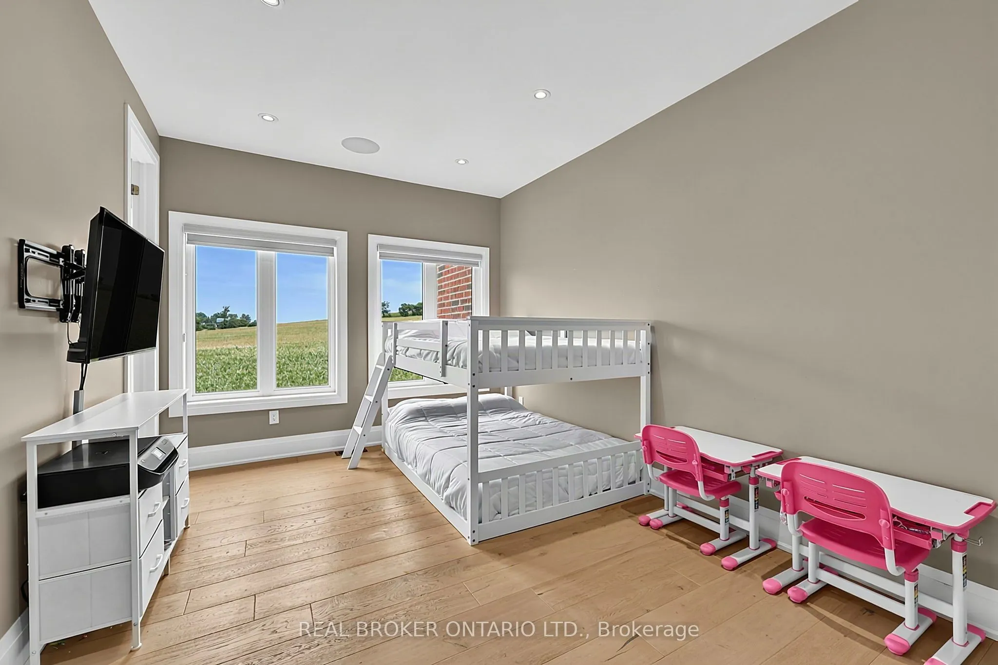 64 Manor Glen Crescent