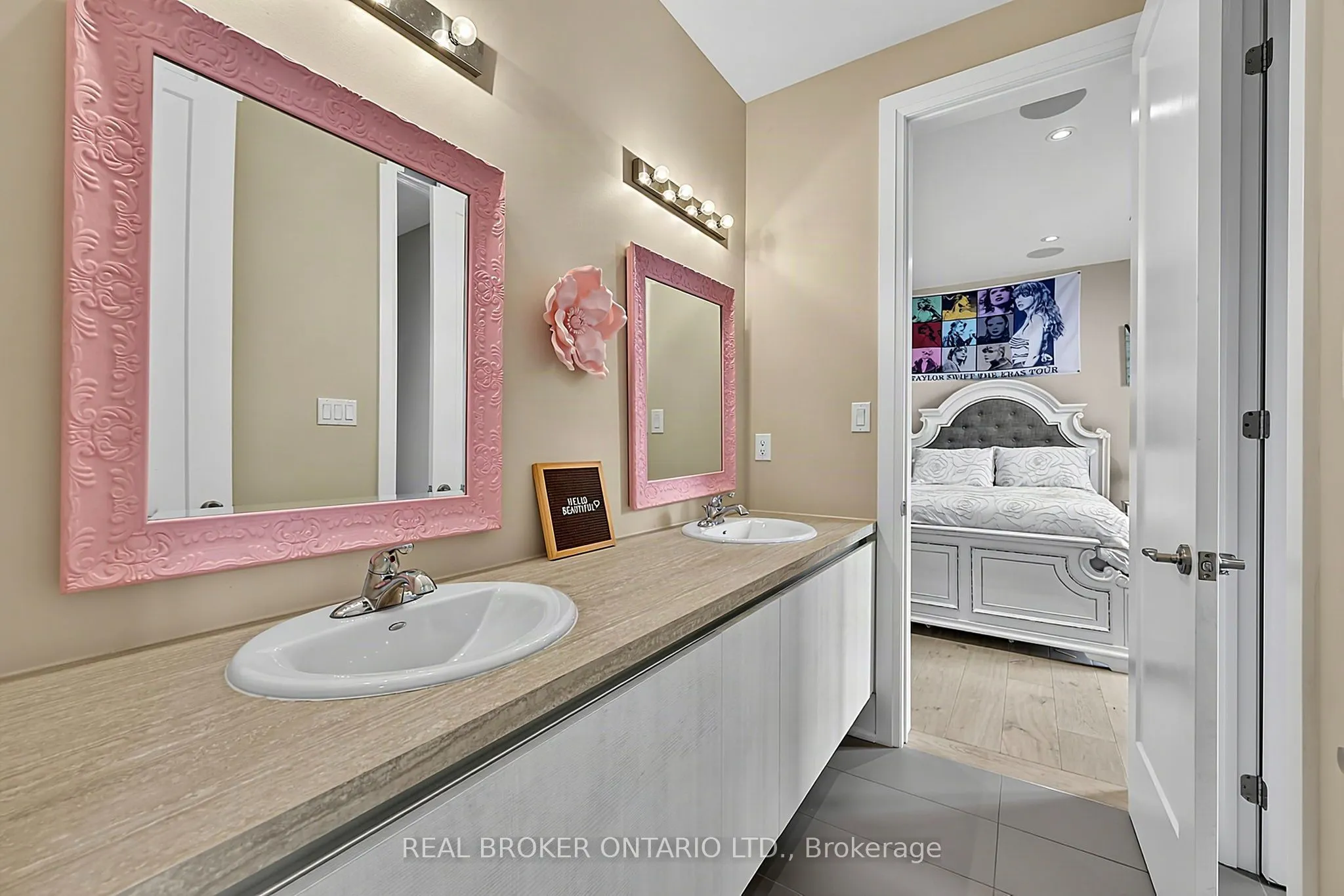 64 Manor Glen Crescent