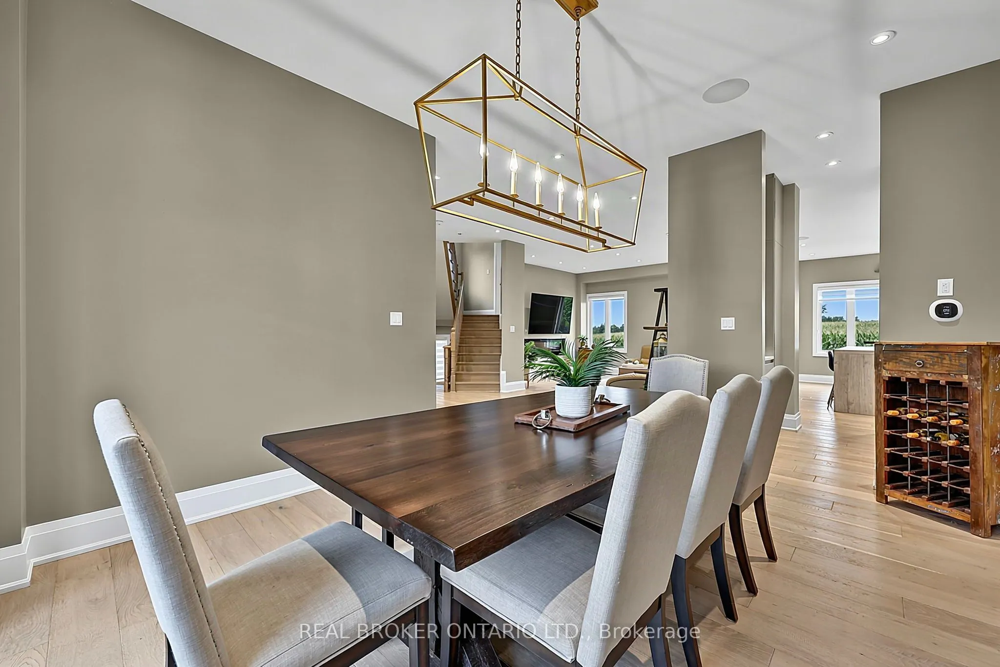 64 Manor Glen Crescent