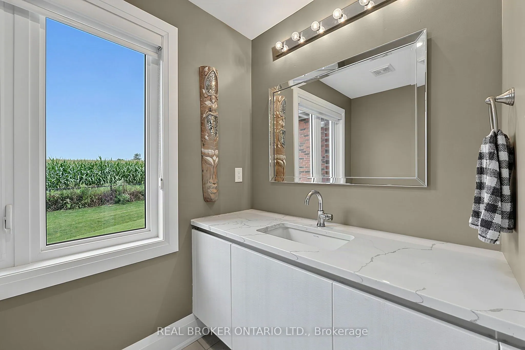 64 Manor Glen Crescent