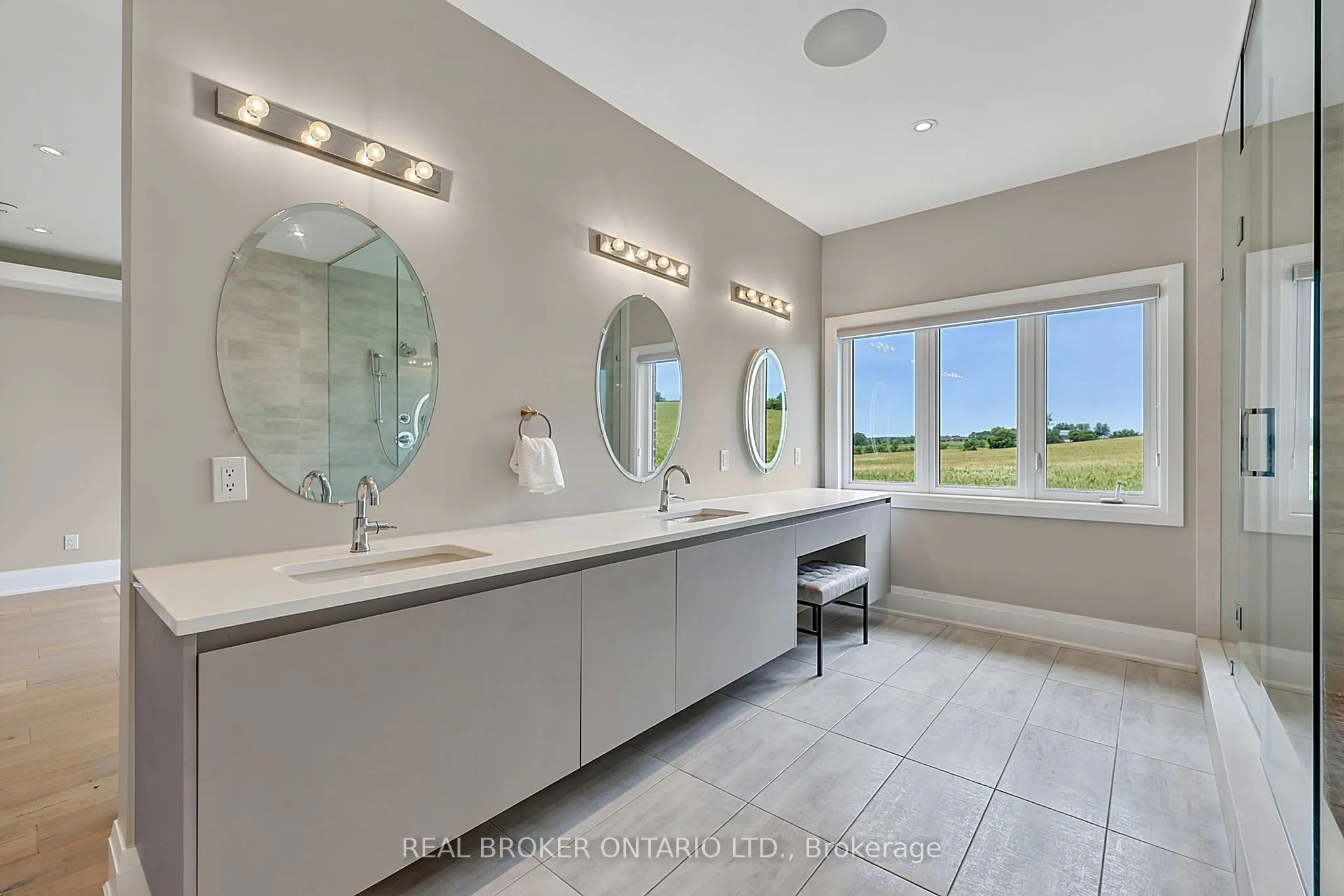 64 Manor Glen Crescent