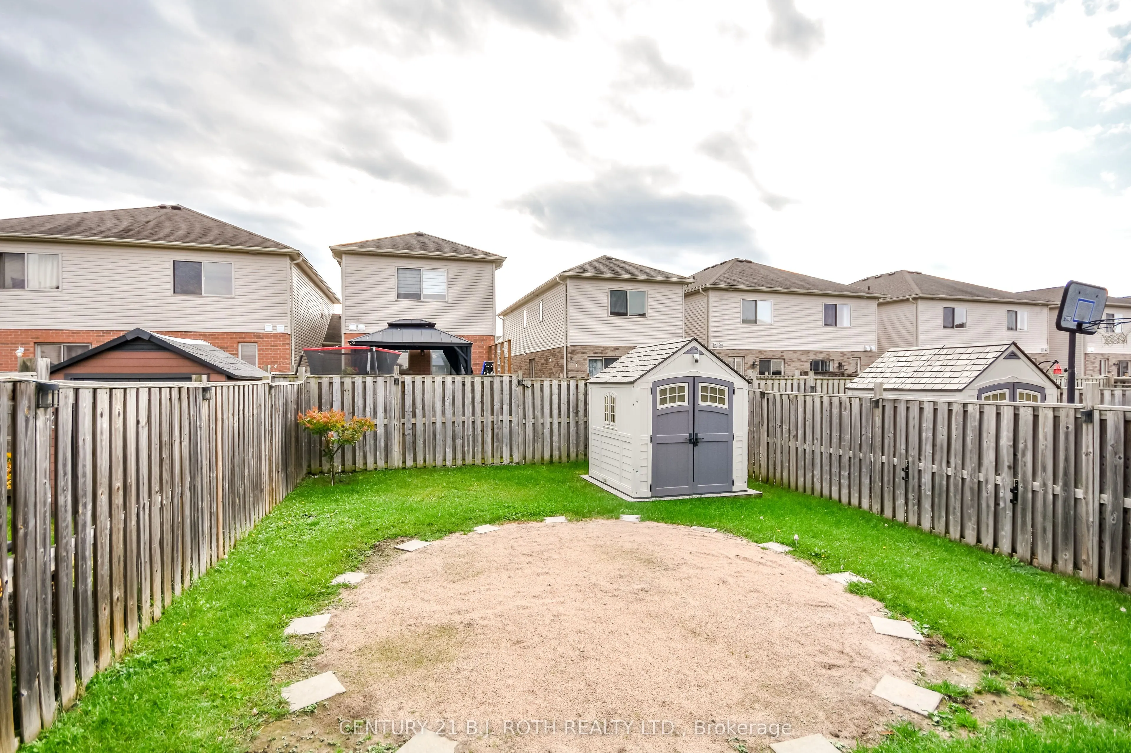114 Stonemount Crescent
