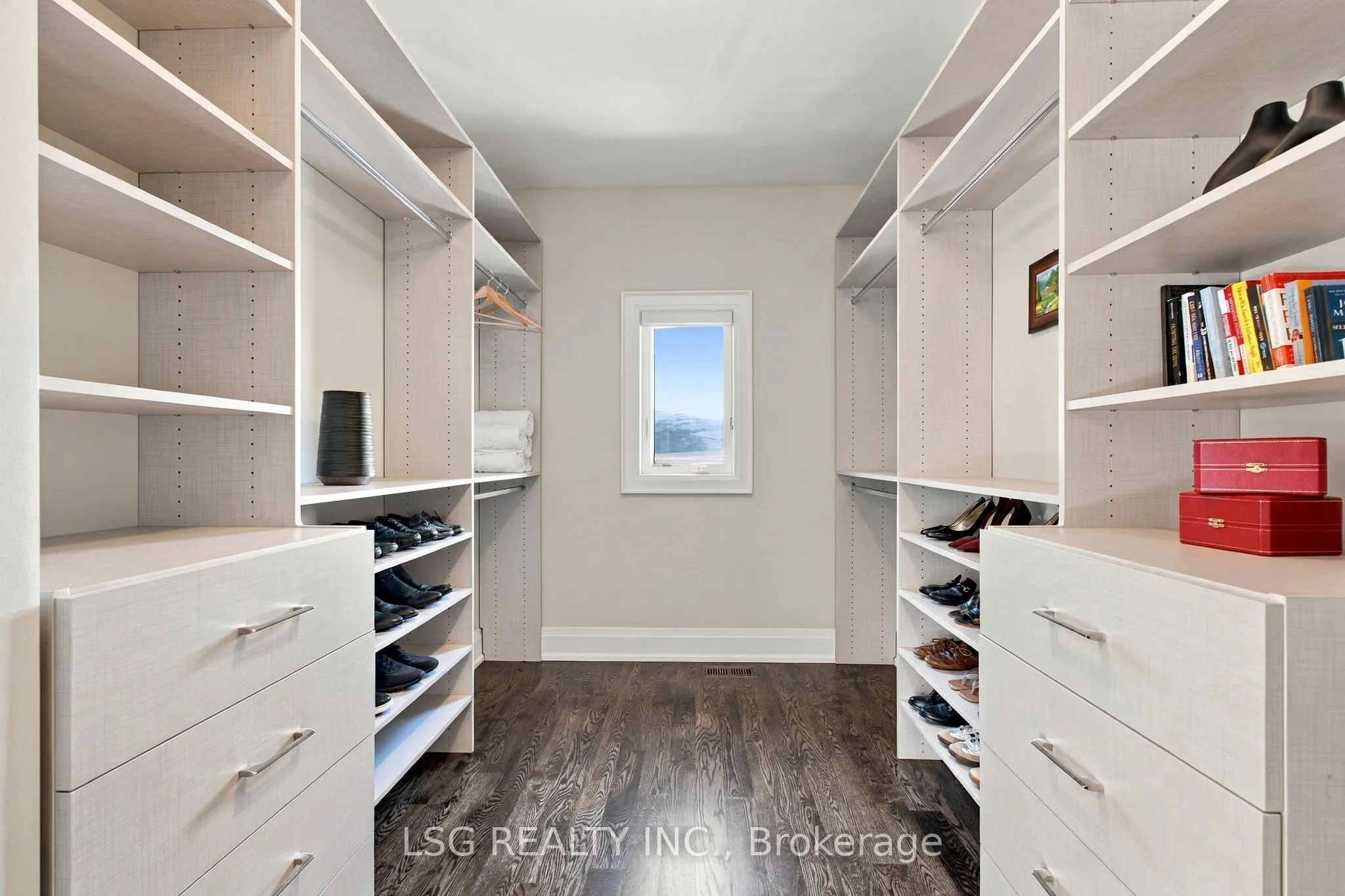 93 Kennedy Street E