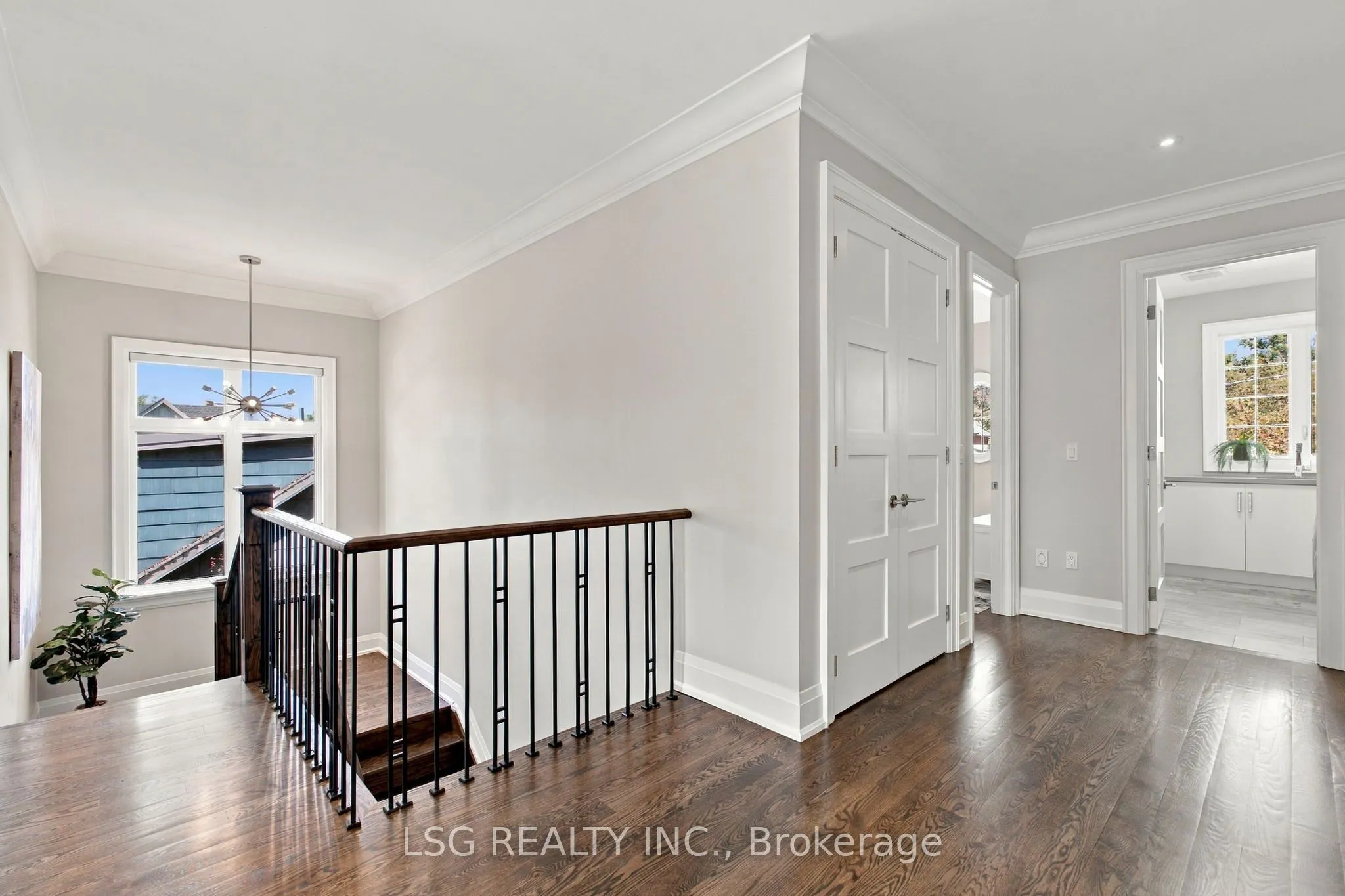 93 Kennedy Street E