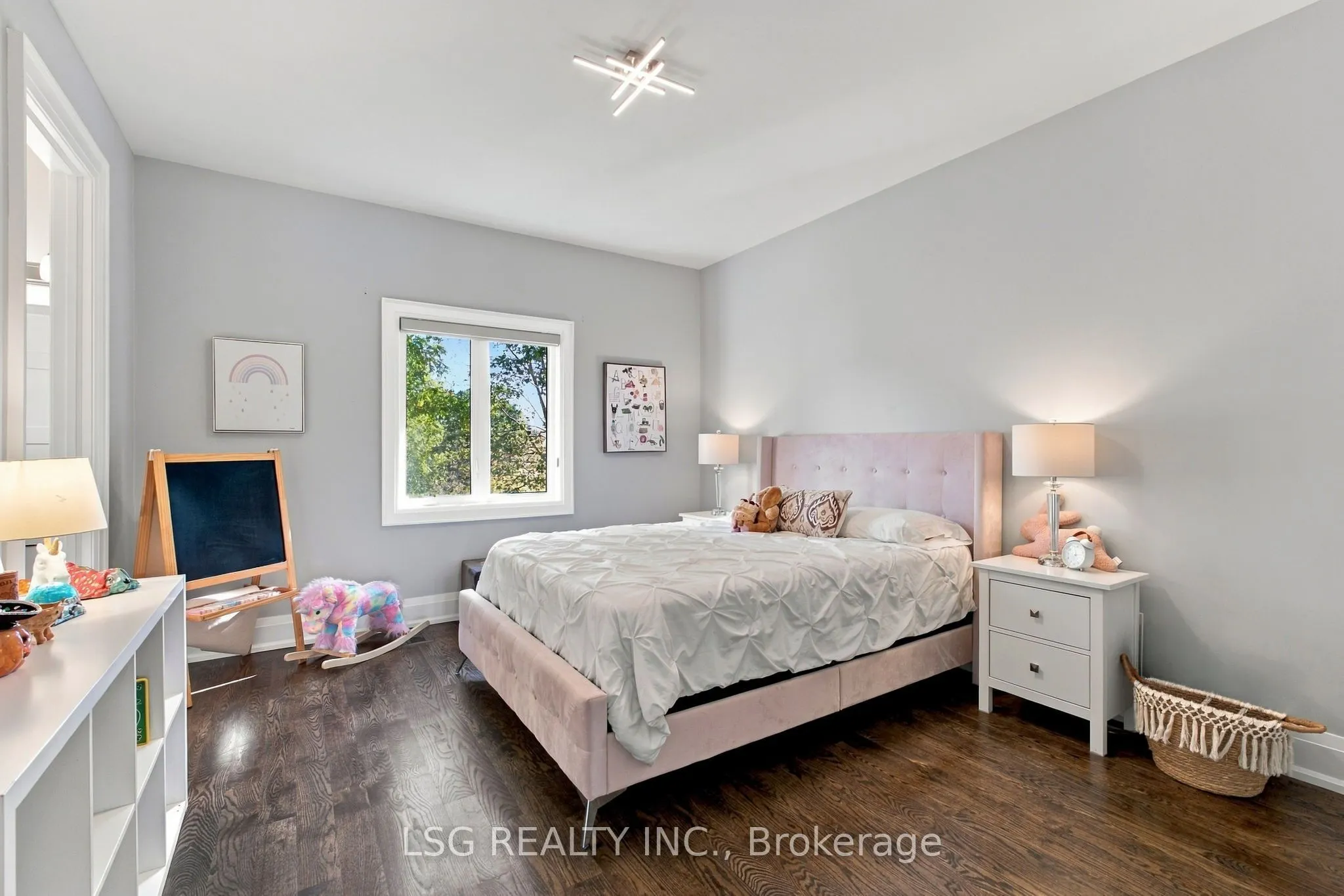 93 Kennedy Street E