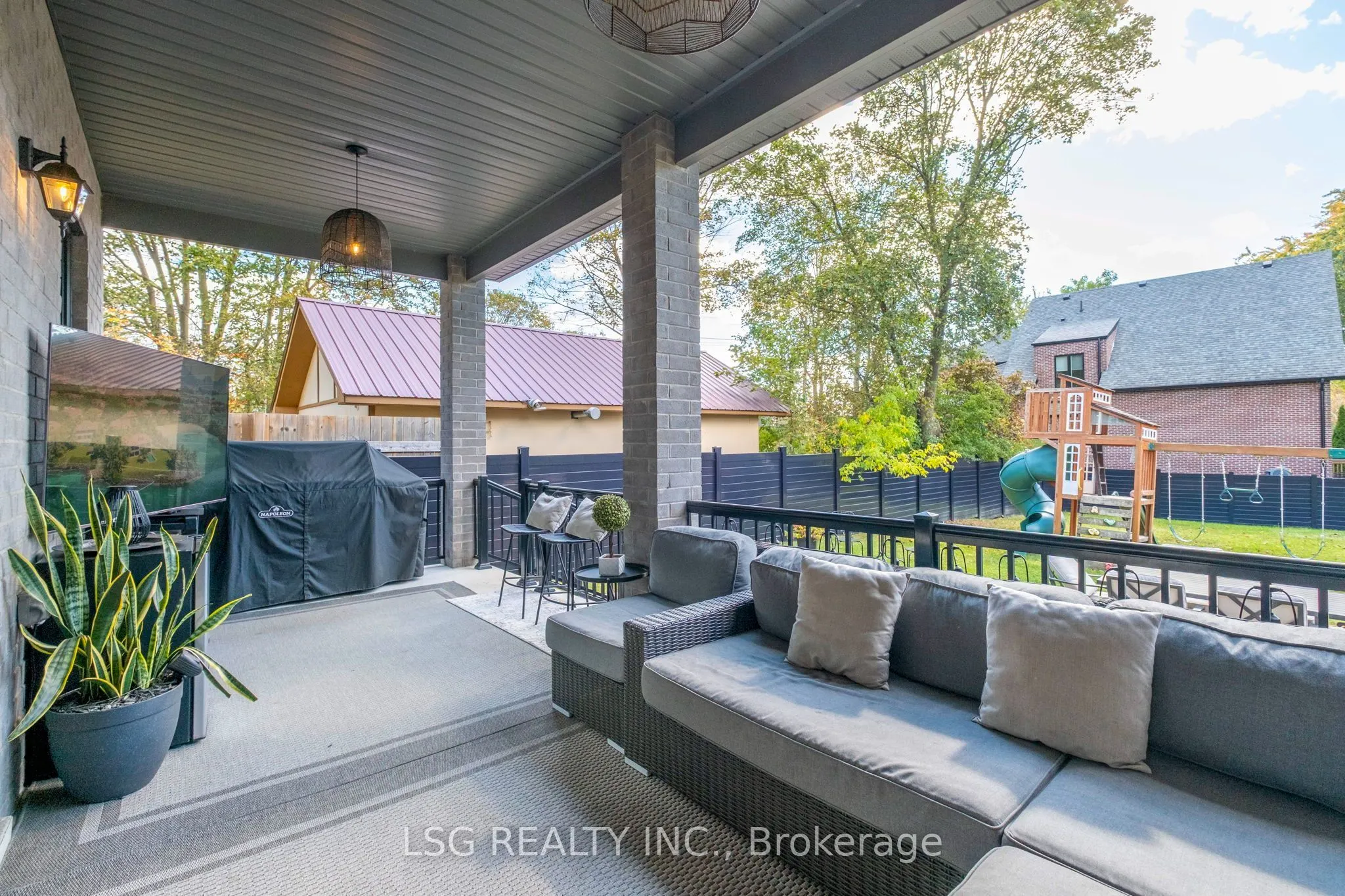 93 Kennedy Street E