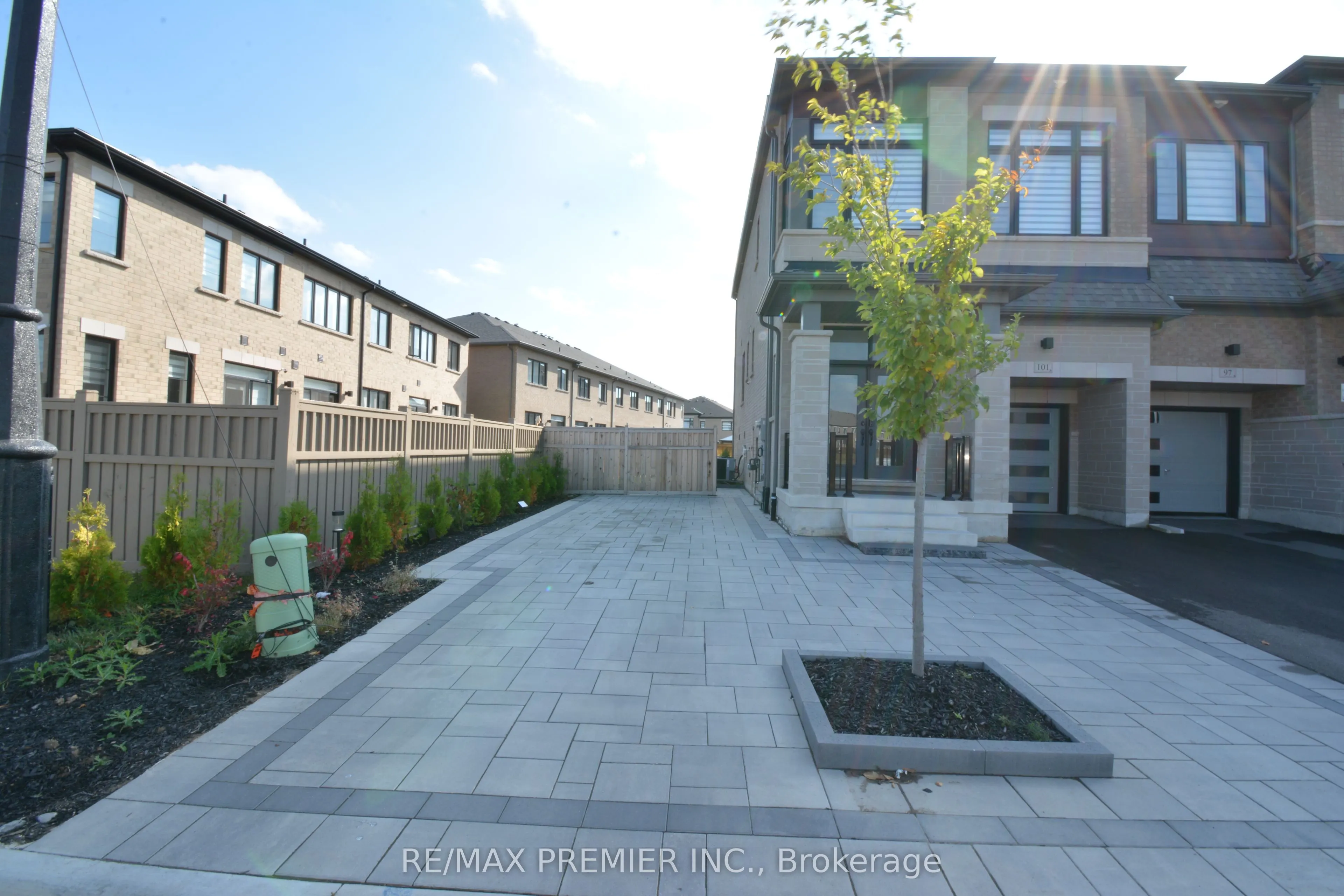 101 Kinloss Street