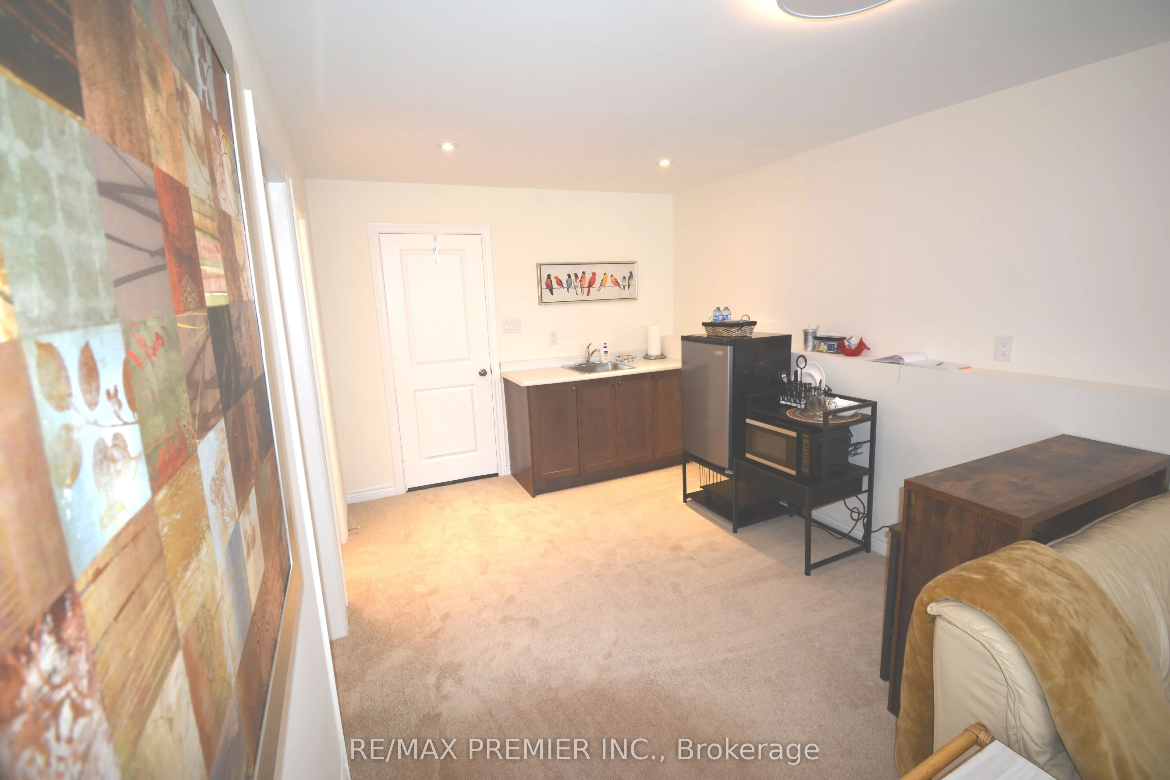 101 Kinloss Street