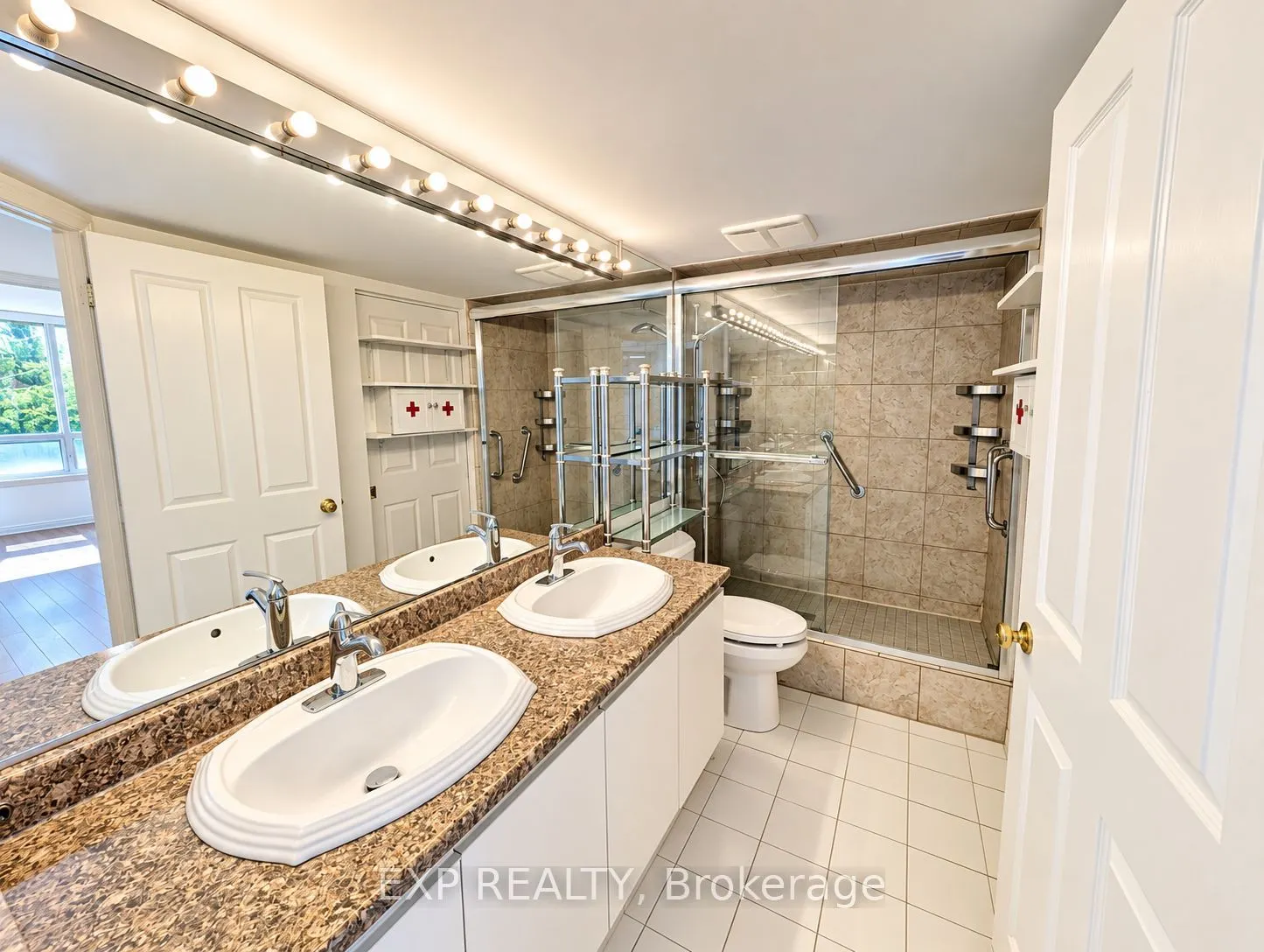 7250 Yonge Street #206