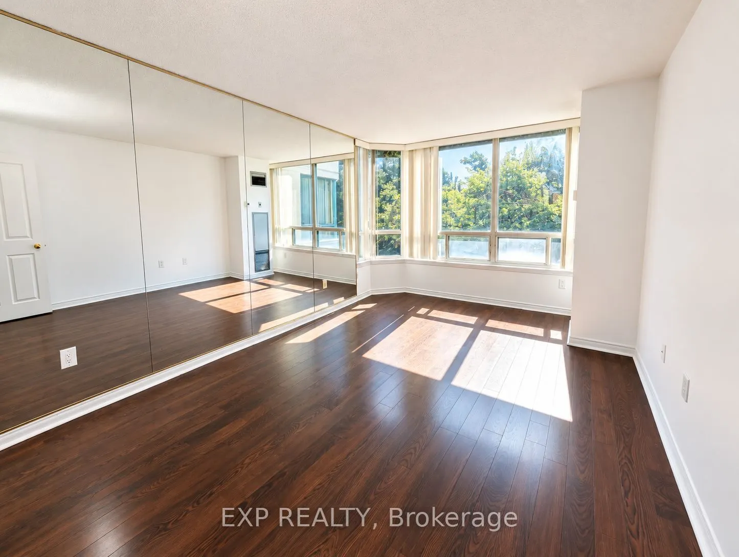 7250 Yonge Street #206