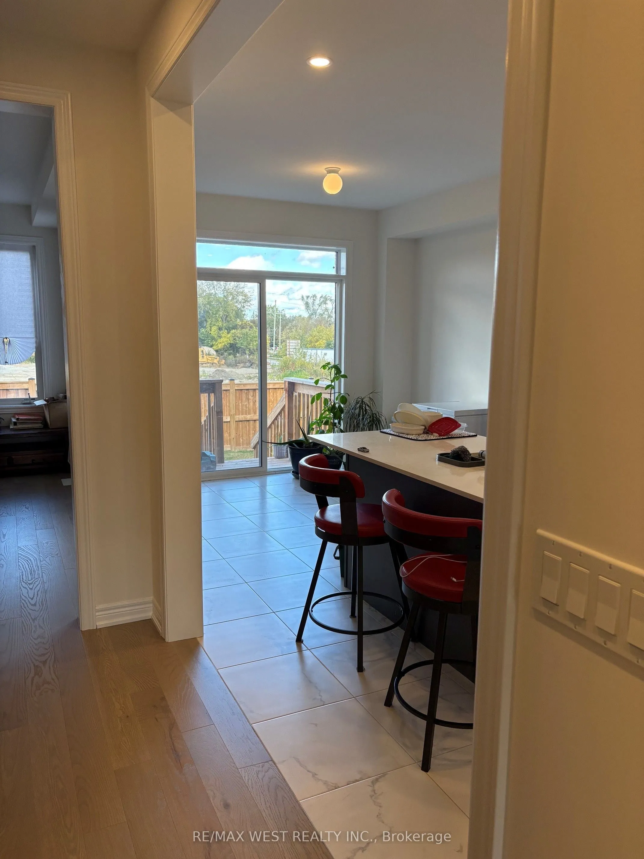 1352 Davis Loop Circle