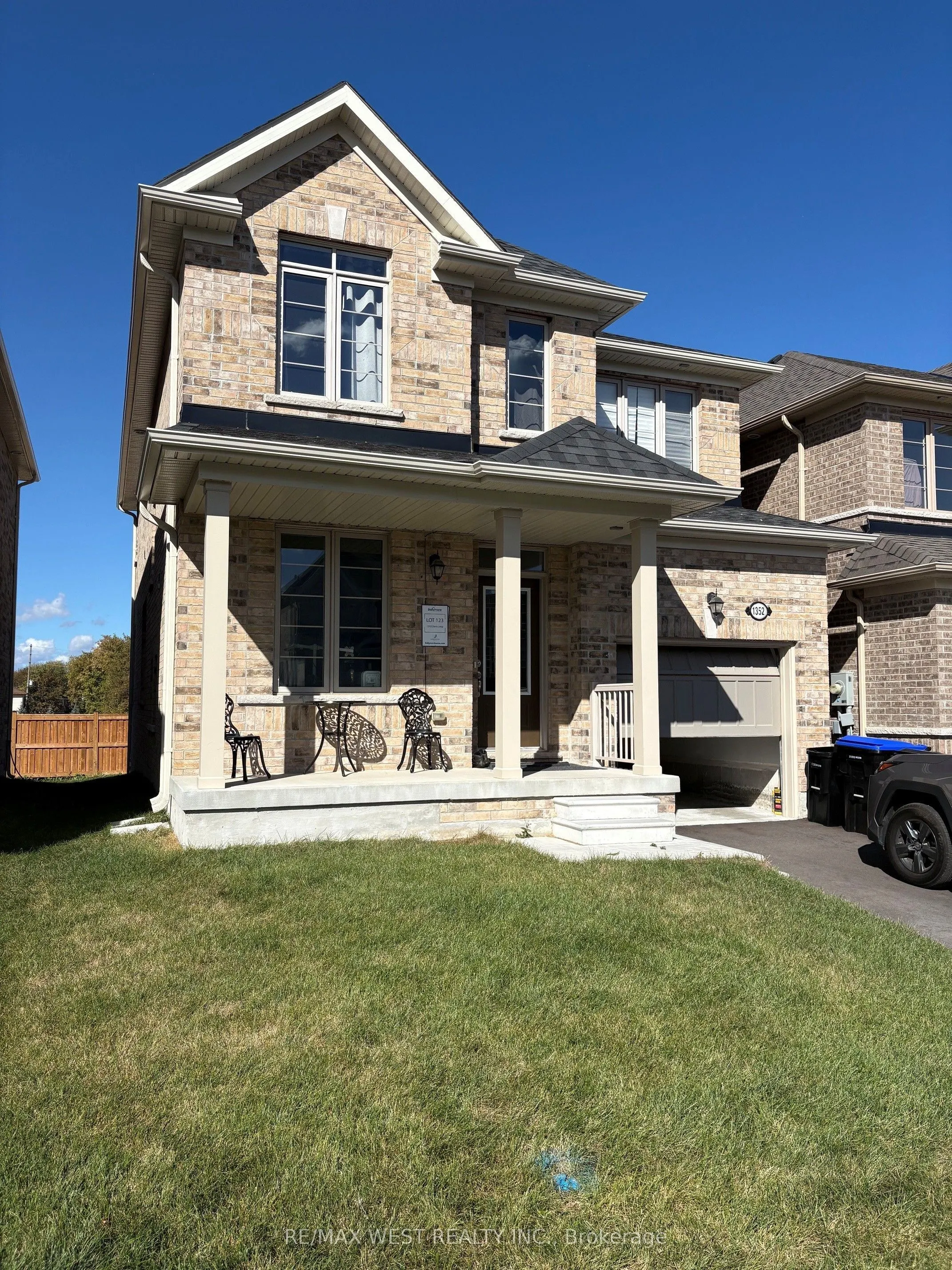 1352 Davis Loop Circle