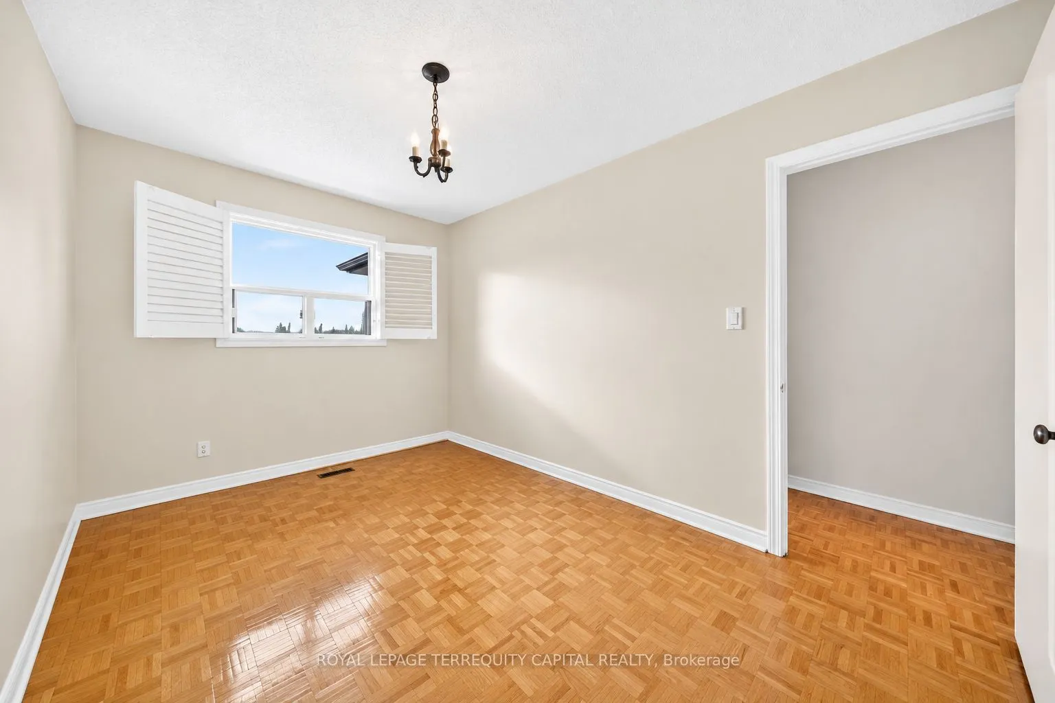 28 Oakmount Crescent