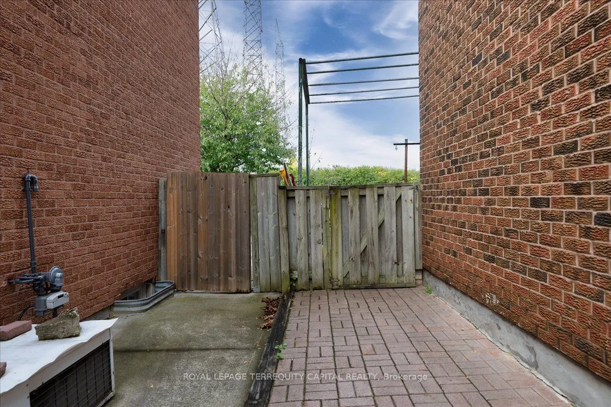 28 Oakmount Crescent
