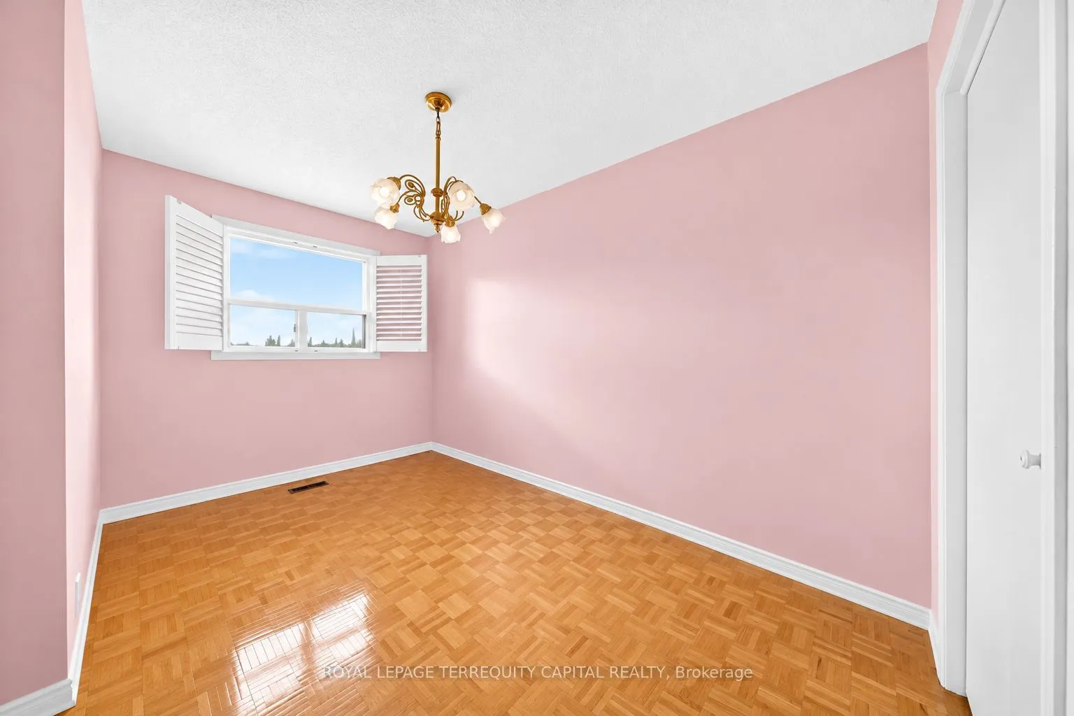28 Oakmount Crescent