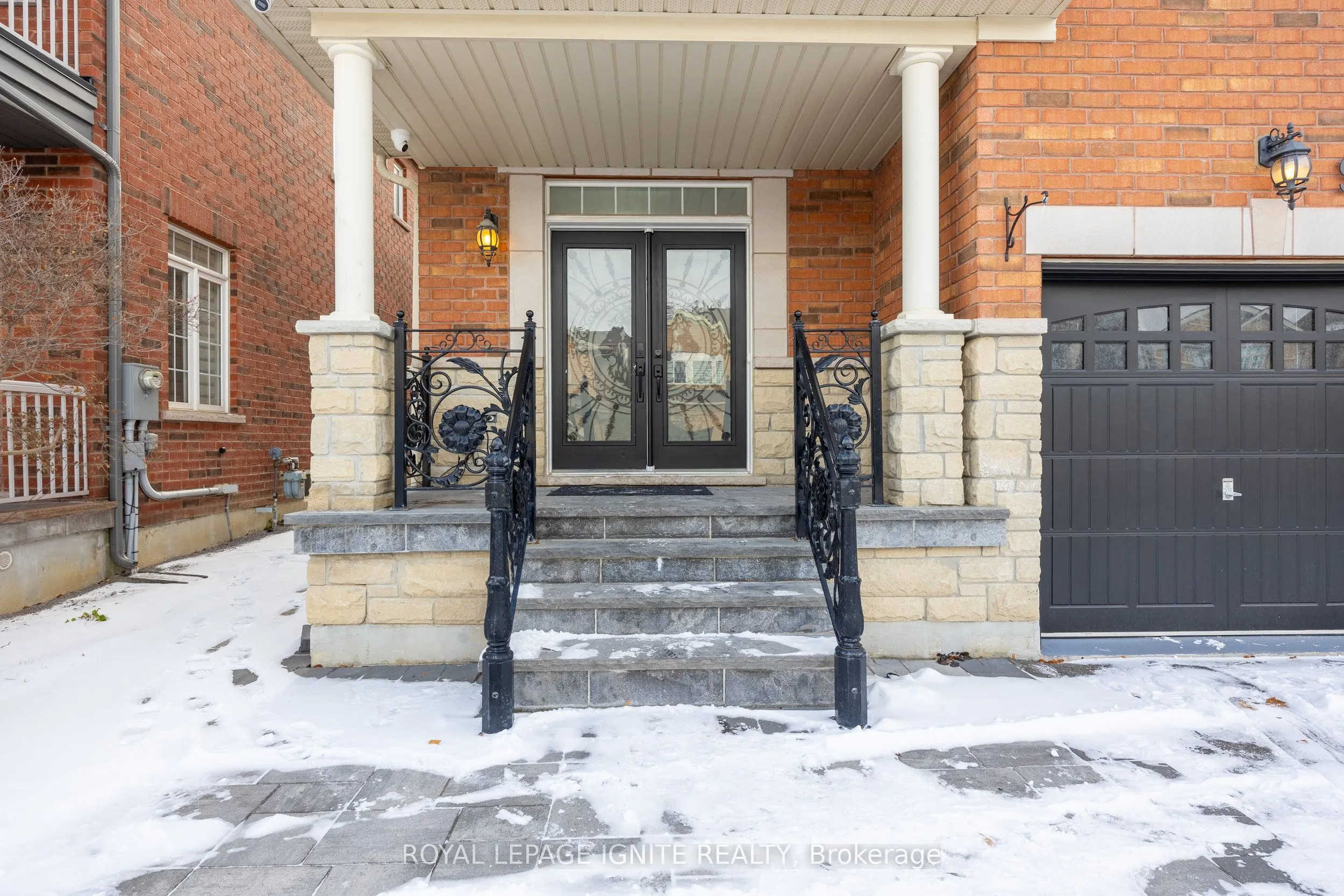 96 Maverick Crescent