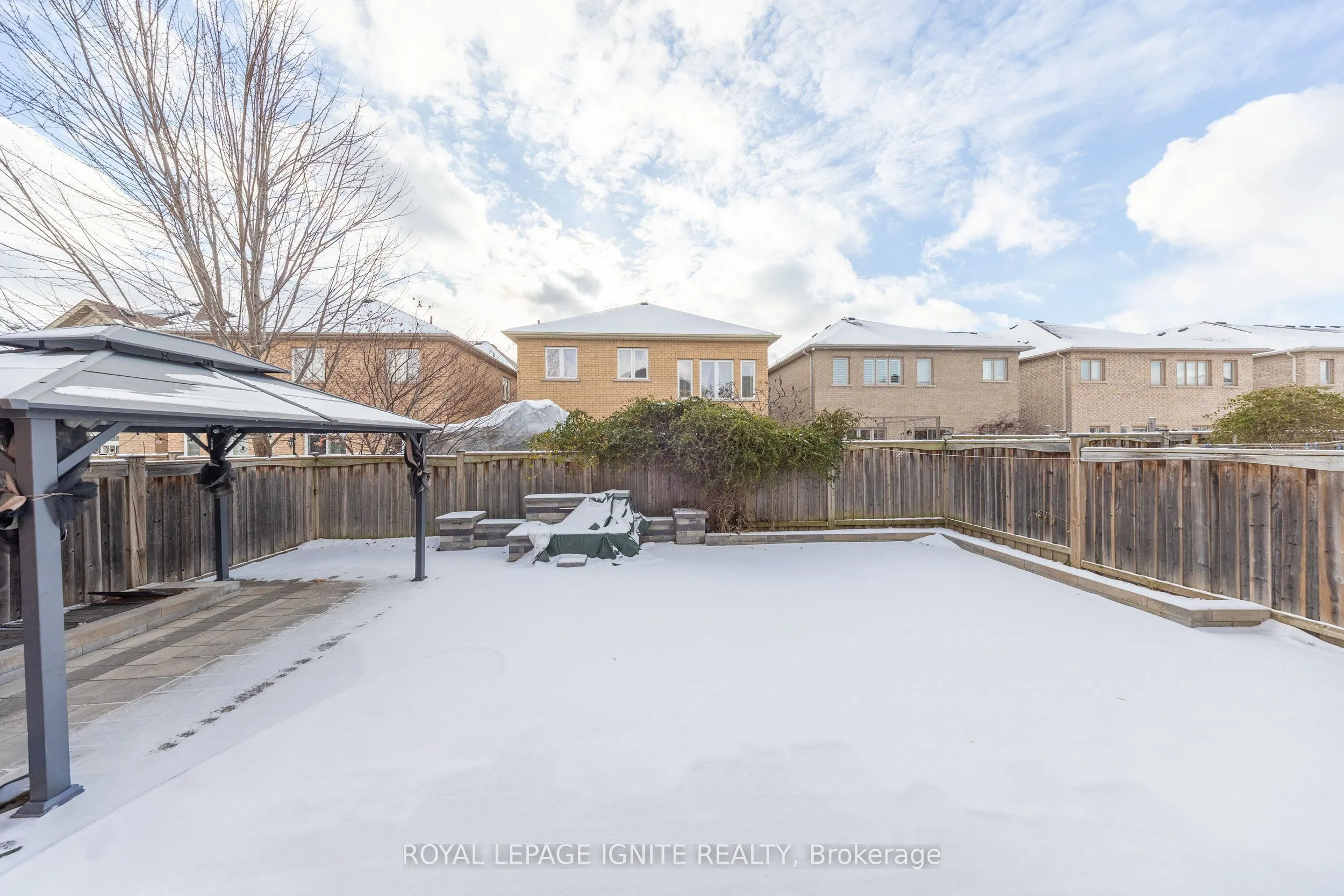 96 Maverick Crescent